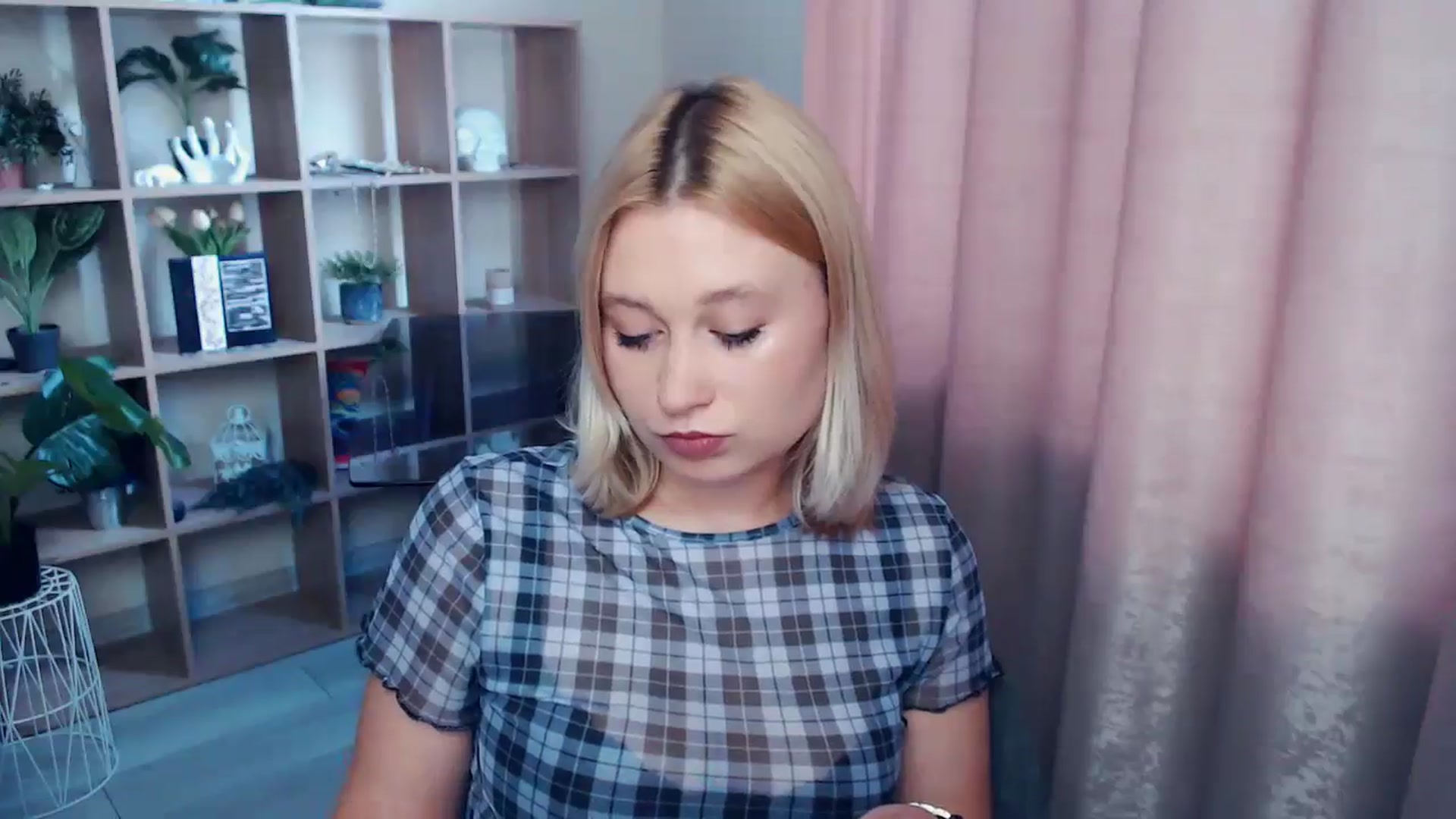 Gallery image thumbnail from Kukla_kolduna's myfreecams stream on, 06/19/2025, 16:52 image 14 of 20