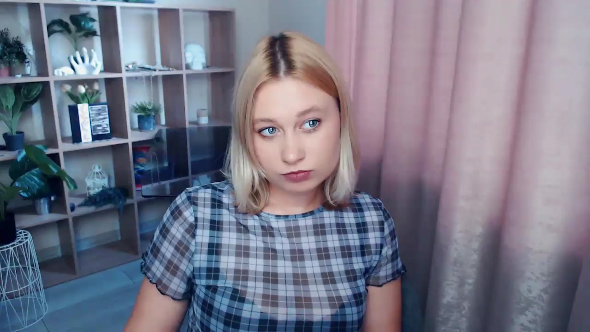 Gallery image thumbnail from Kukla_kolduna's myfreecams stream on, 06/19/2025, 16:52 image 15 of 20