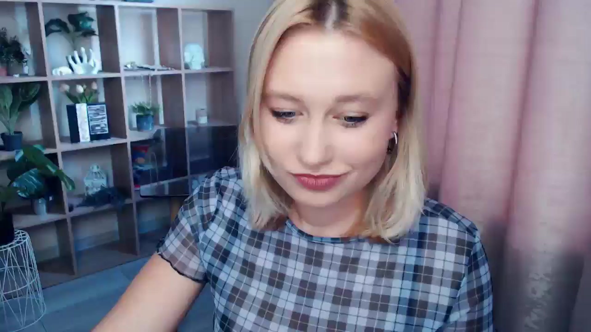 Gallery image thumbnail from Kukla_kolduna's myfreecams stream on, 06/19/2025, 16:52 image 1 of 20