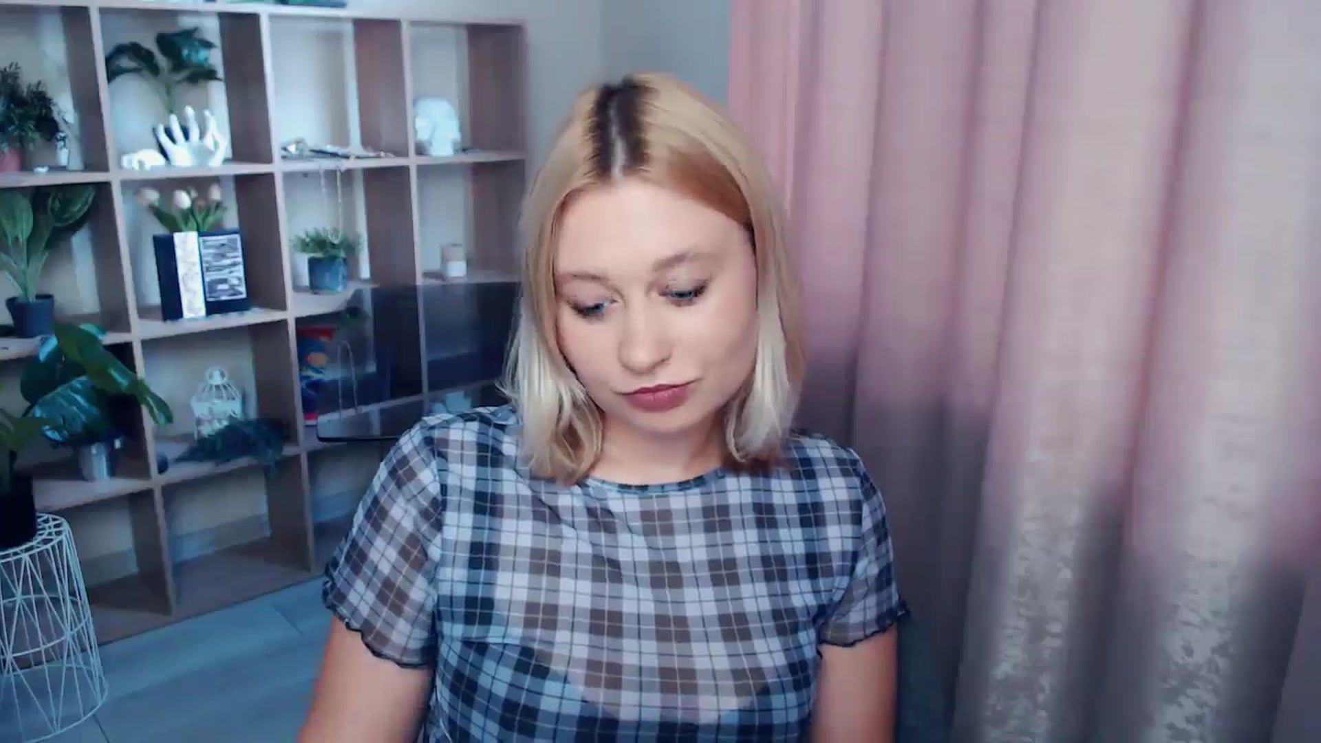 Gallery image thumbnail from Kukla_kolduna's myfreecams stream on, 06/19/2025, 16:52 image 16 of 20