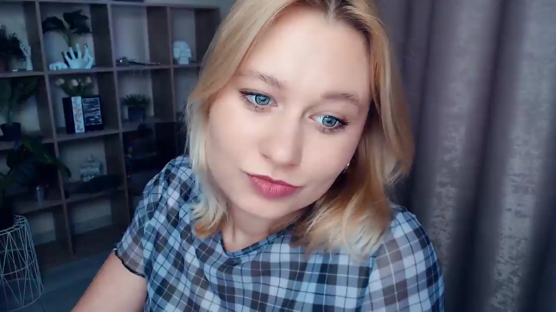 Gallery image thumbnail from Kukla_kolduna's myfreecams stream on, 06/19/2025, 18:20 image 15 of 20