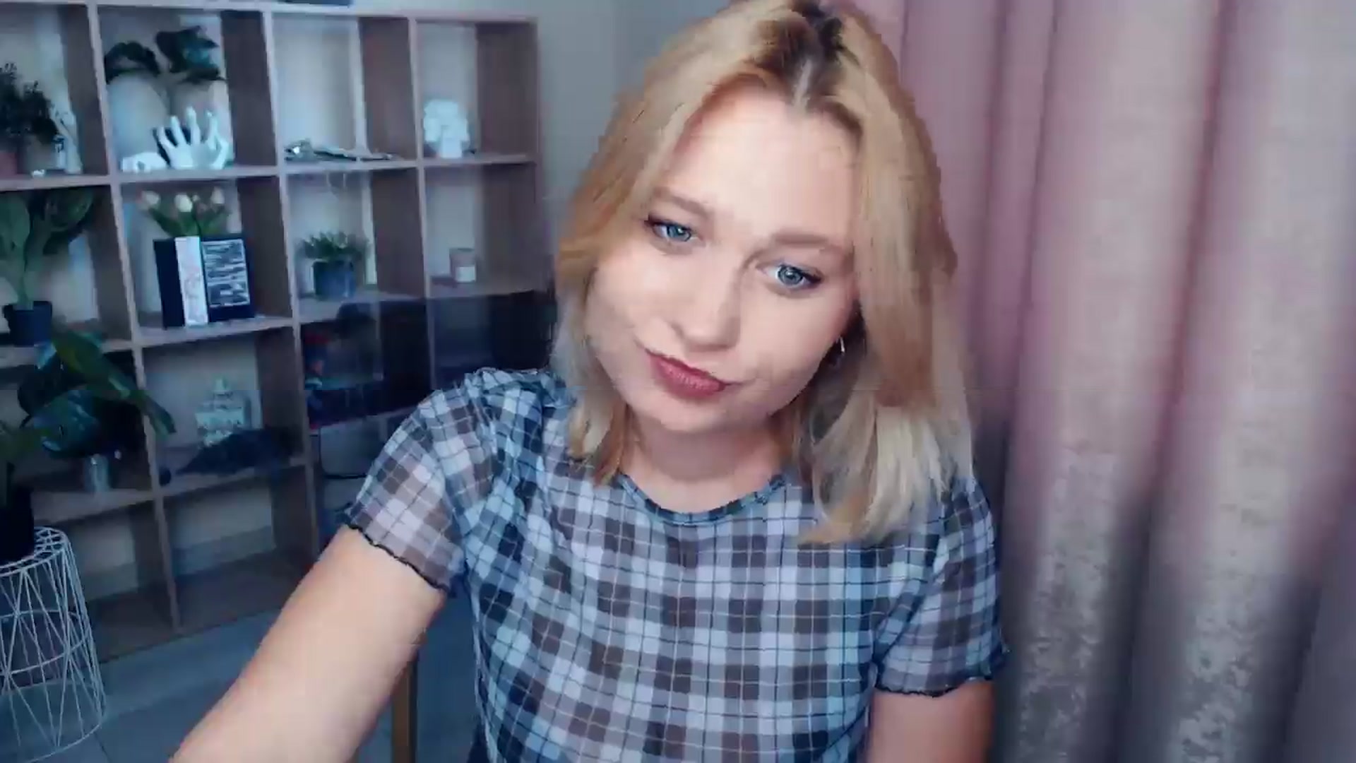 Gallery image thumbnail from Kukla_kolduna's myfreecams stream on, 06/19/2025, 18:20 image 6 of 20