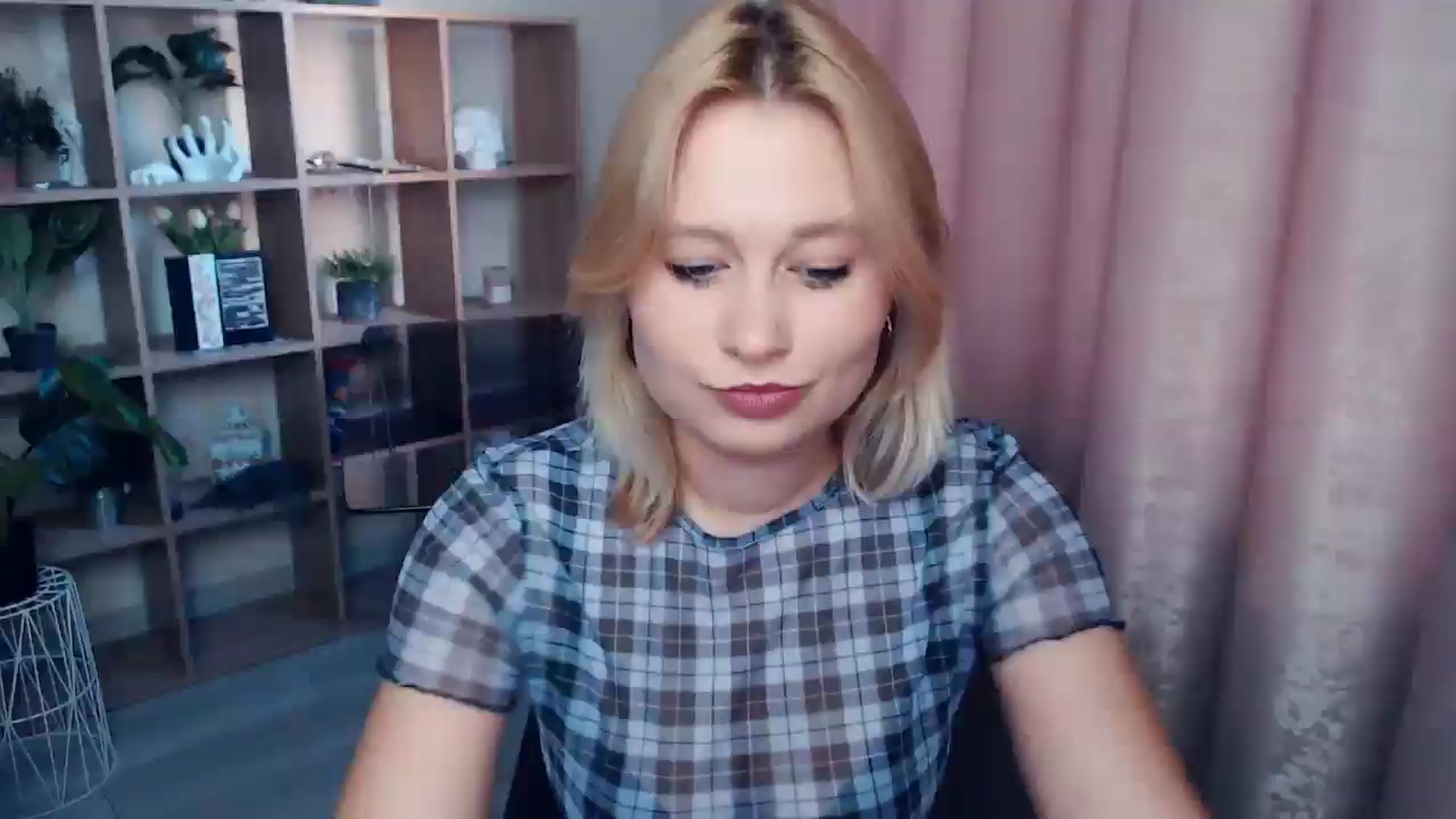 Gallery image thumbnail from Kukla_kolduna's myfreecams stream on, 06/19/2025, 18:20 image 7 of 20