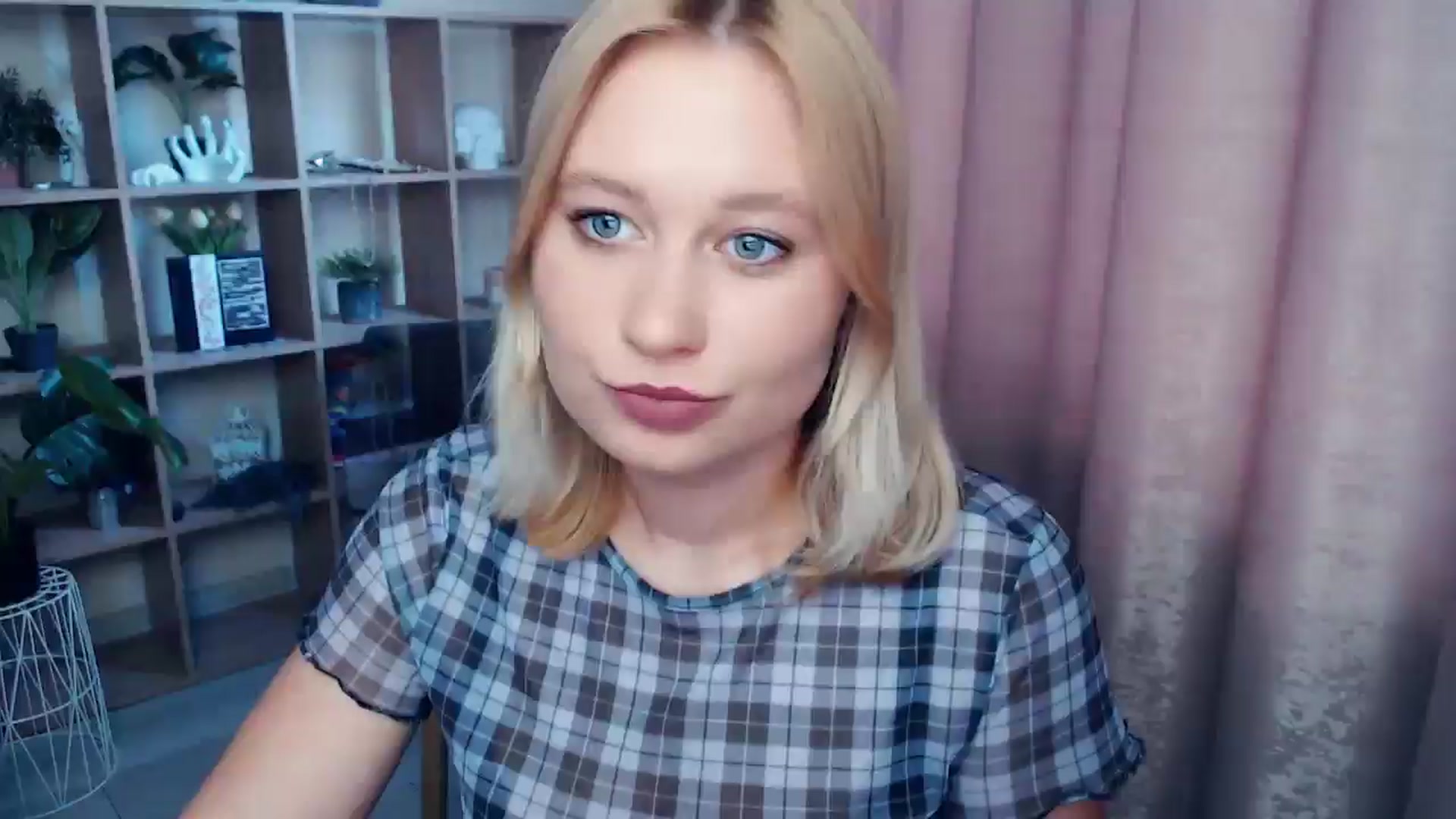 Gallery image thumbnail from Kukla_kolduna's myfreecams stream on, 06/19/2025, 18:20 image 1 of 20