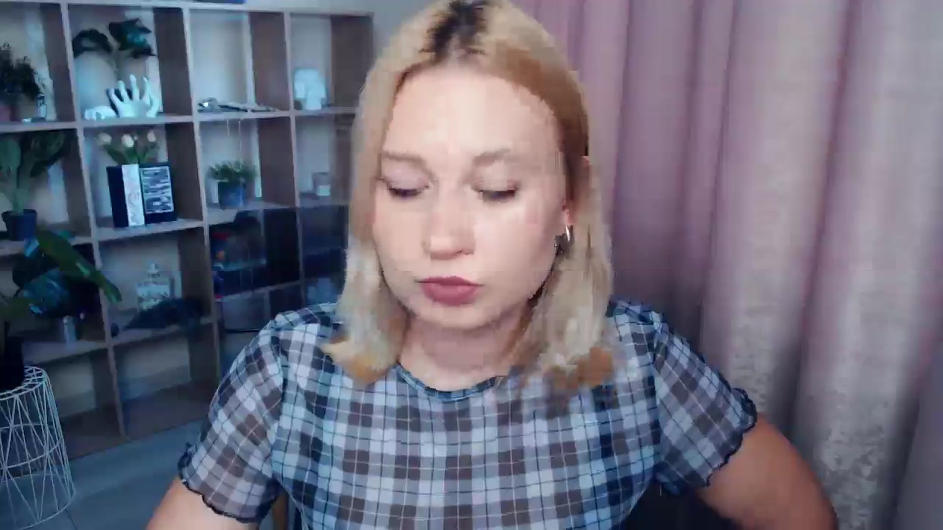 Gallery image thumbnail from Kukla_kolduna's myfreecams stream on, 06/19/2025, 18:20 image 3 of 20