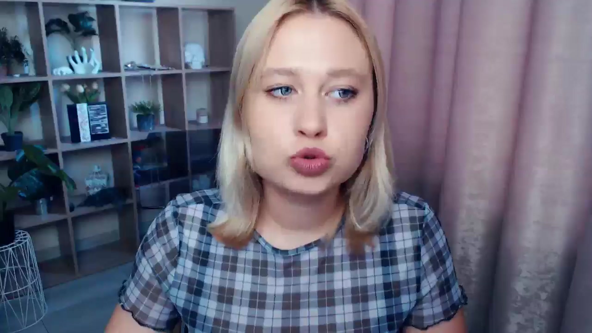 Gallery image thumbnail from Kukla_kolduna's myfreecams stream on, 06/19/2025, 18:20 image 4 of 20