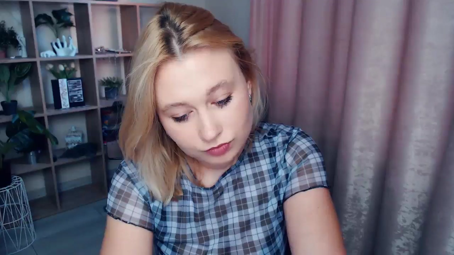 Gallery image thumbnail from Kukla_kolduna's myfreecams stream on, 06/19/2025, 18:20 image 11 of 20