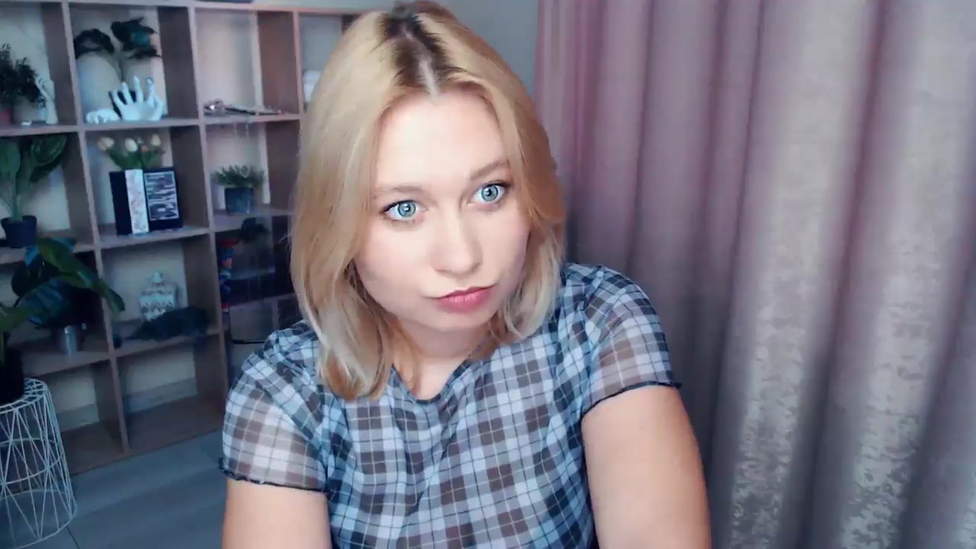 Gallery image thumbnail from Kukla_kolduna's myfreecams stream on, 06/19/2025, 18:20 image 12 of 20