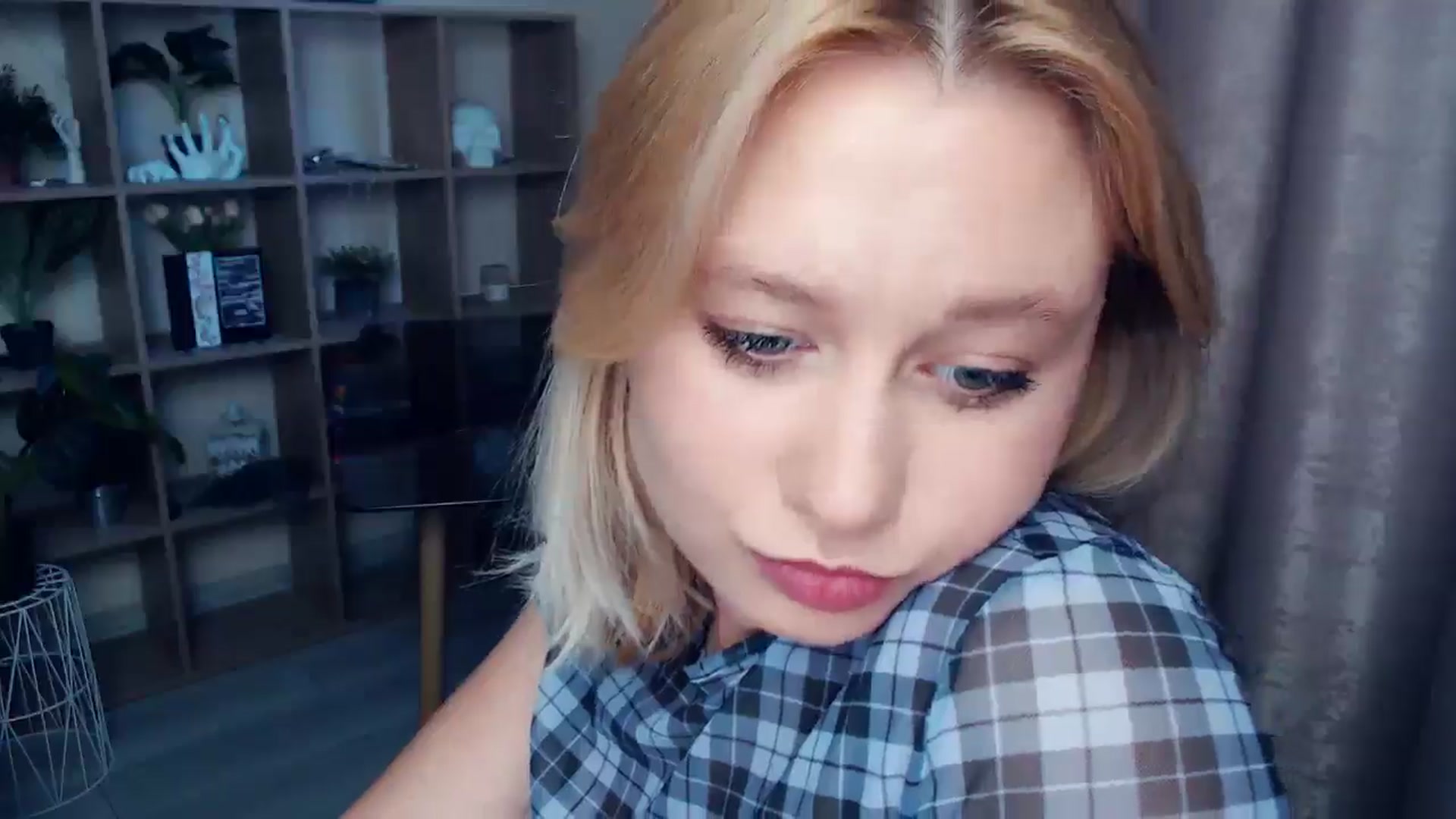 Gallery image thumbnail from Kukla_kolduna's myfreecams stream on, 06/19/2025, 18:20 image 16 of 20