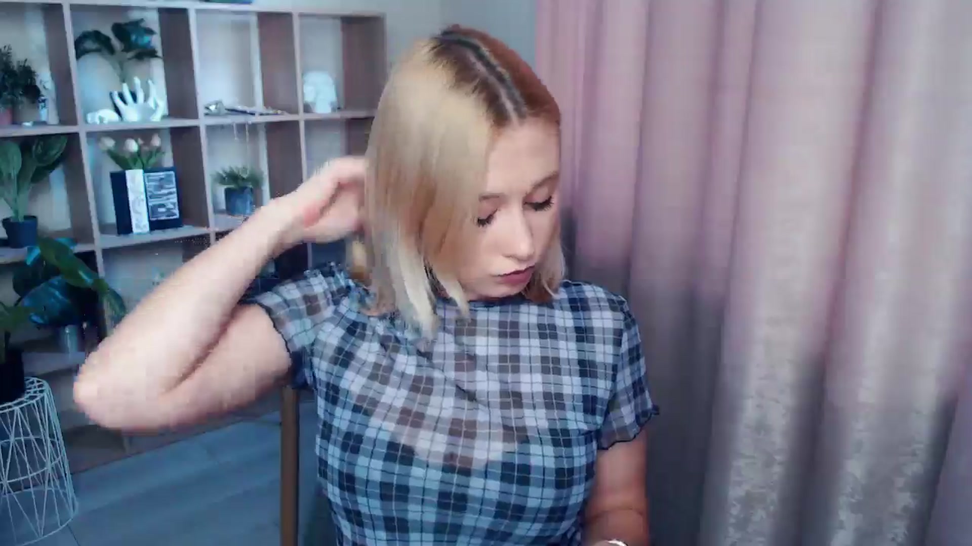 Gallery image thumbnail from Kukla_kolduna's myfreecams stream on, 06/19/2025, 18:20 image 2 of 20