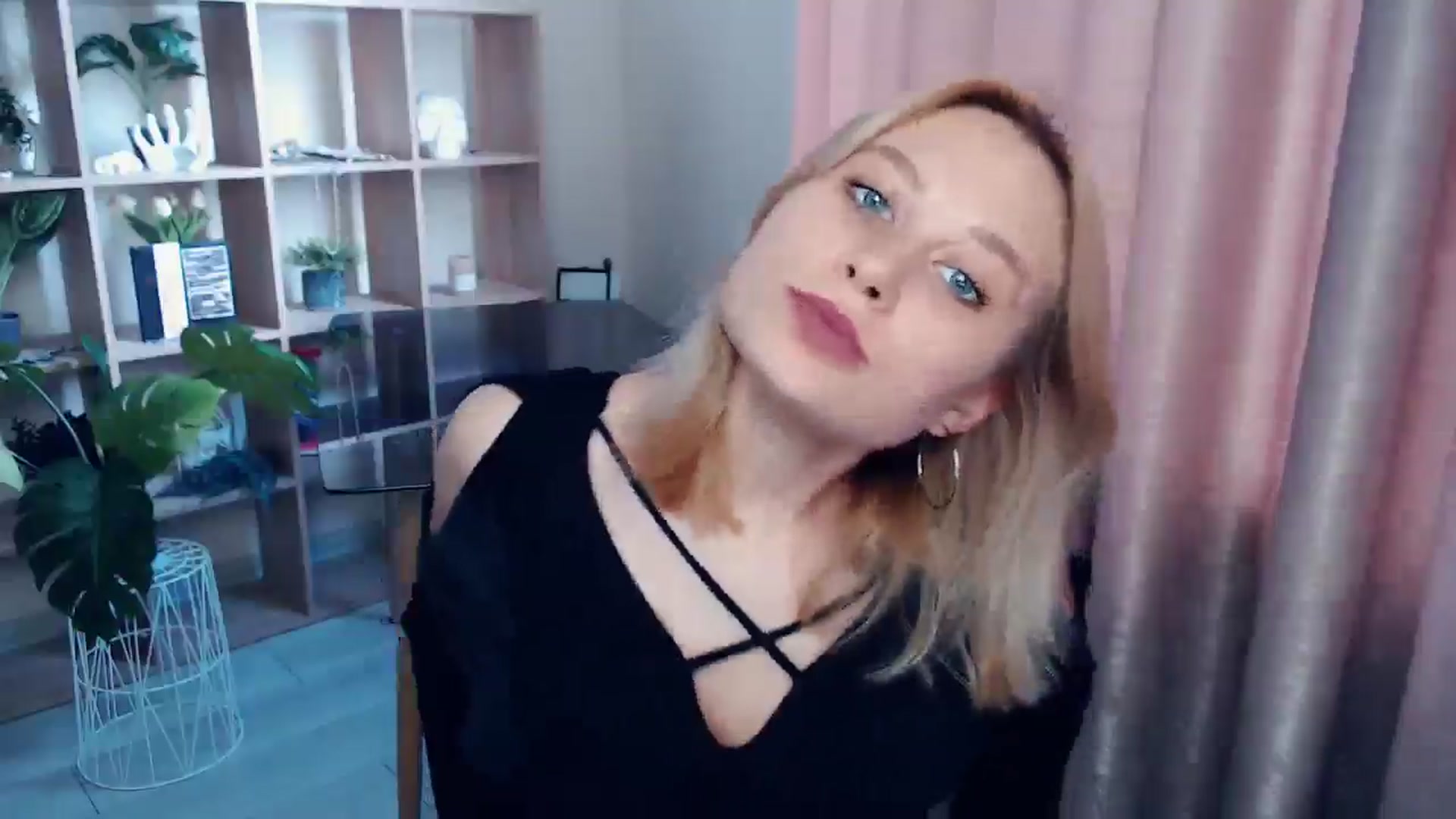 Gallery image thumbnail from Kukla_kolduna's myfreecams stream on, 06/20/2025, 18:08 image 7 of 20