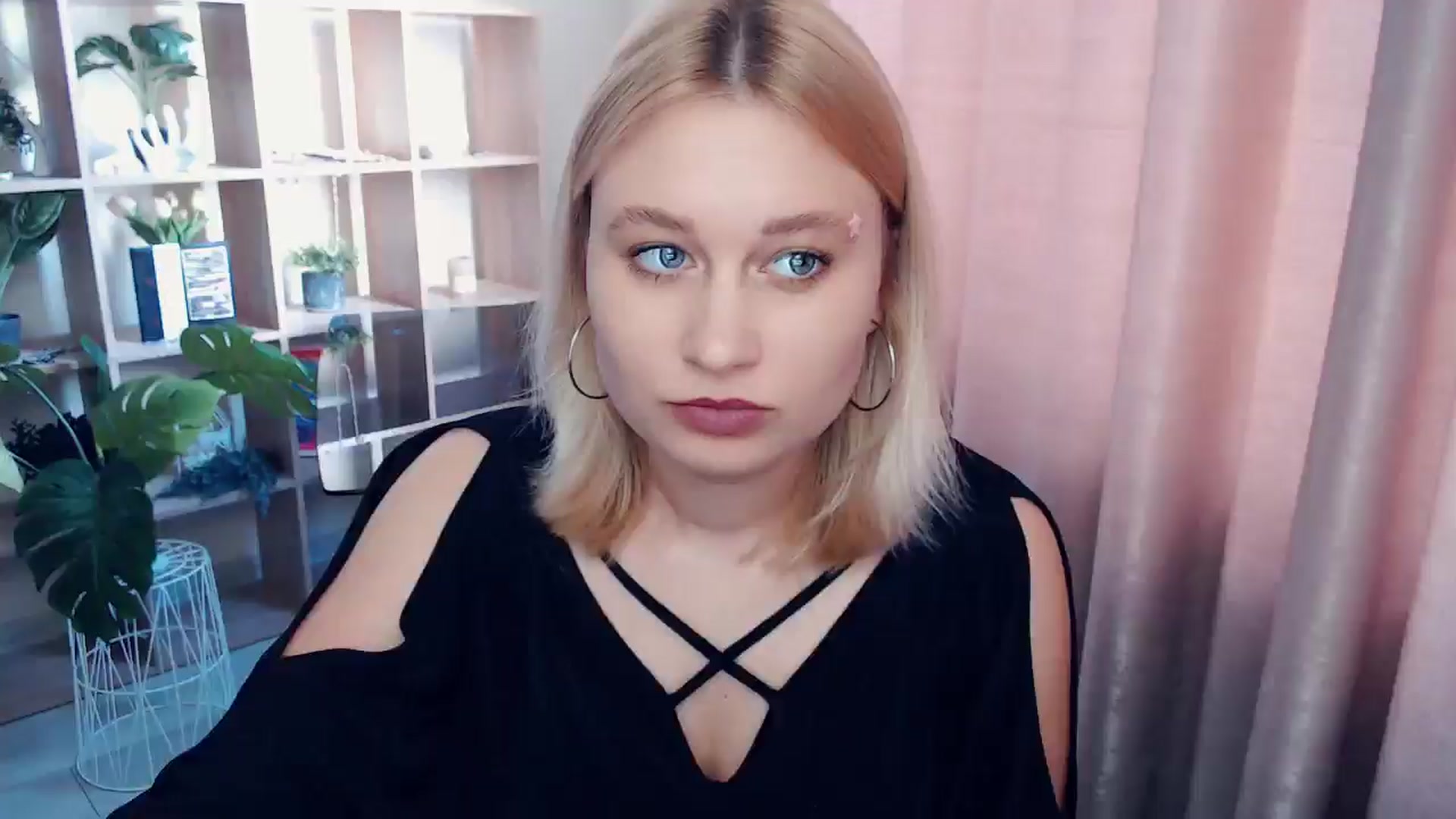 Gallery image thumbnail from Kukla_kolduna's myfreecams stream on, 06/20/2025, 18:08 image 1 of 20