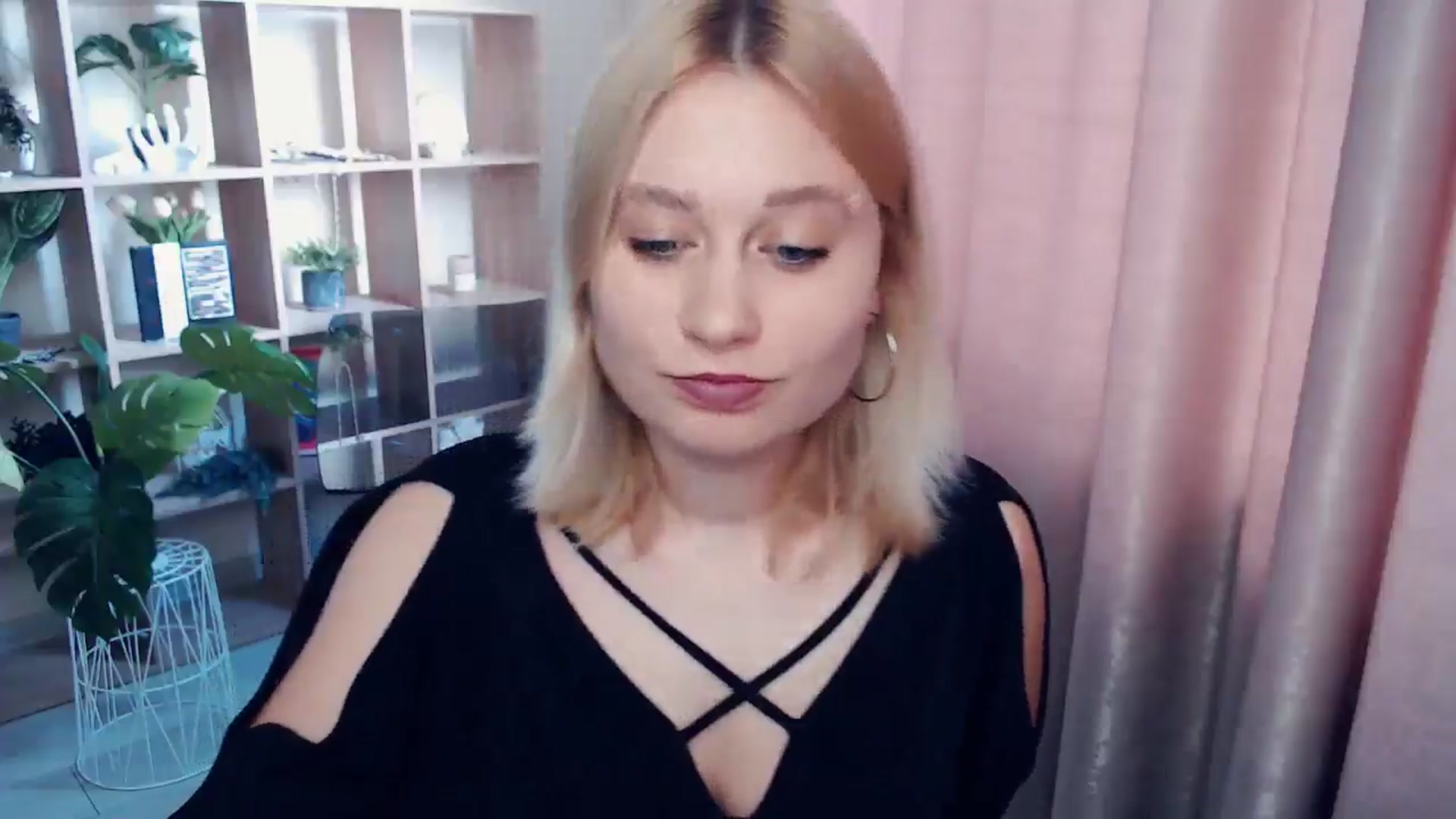 Gallery image thumbnail from Kukla_kolduna's myfreecams stream on, 06/20/2025, 18:08 image 5 of 20