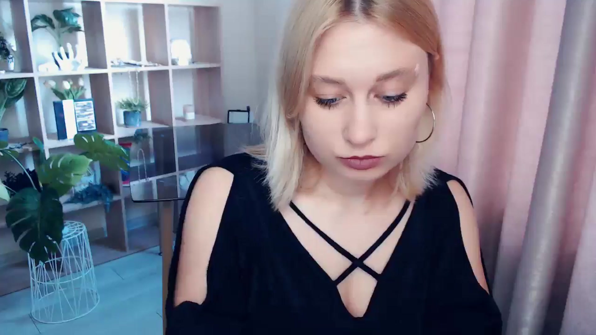 Gallery image thumbnail from Kukla_kolduna's myfreecams stream on, 06/20/2025, 18:08 image 2 of 20