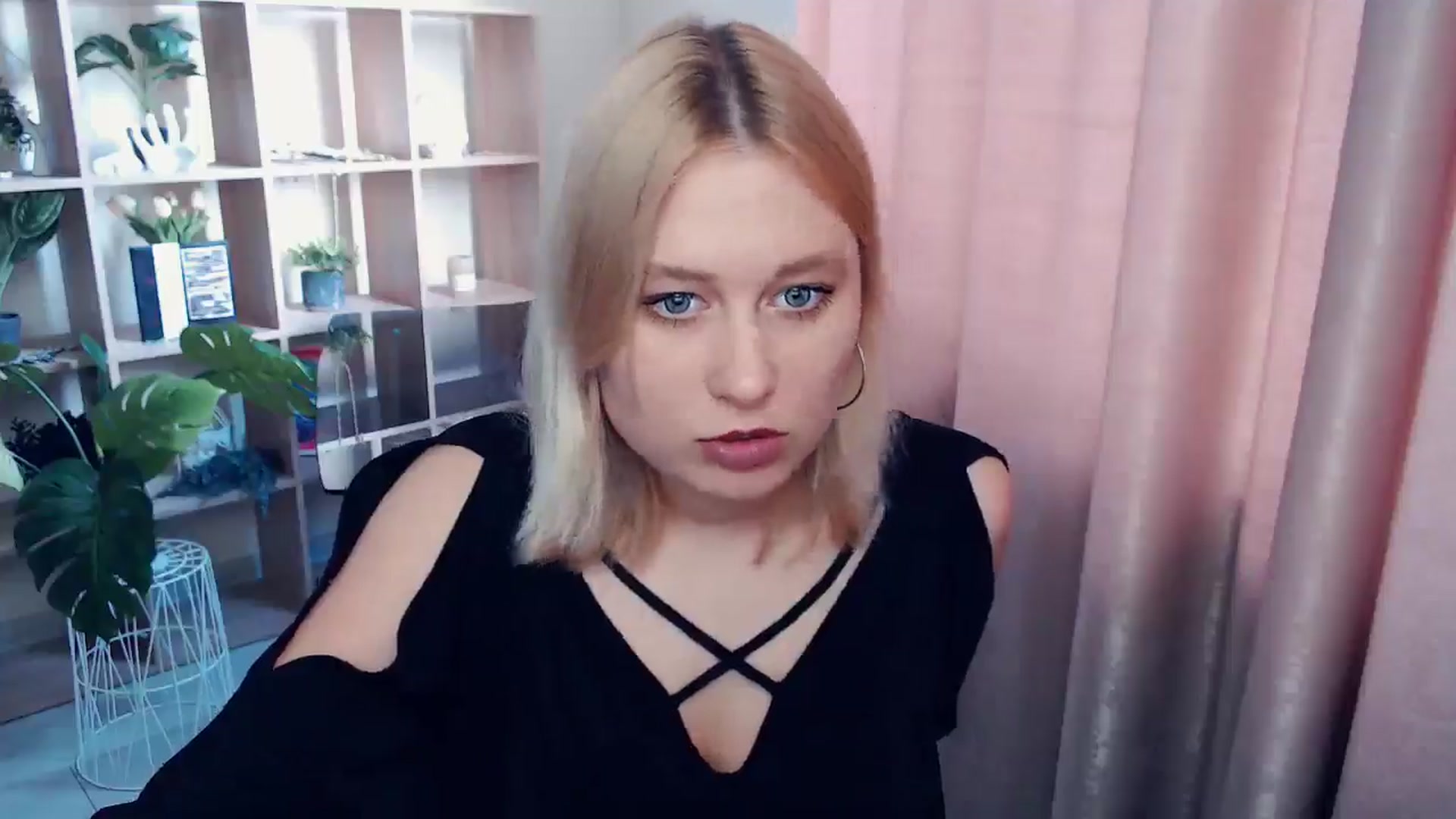 Gallery image thumbnail from Kukla_kolduna's myfreecams stream on, 06/20/2025, 18:08 image 4 of 20