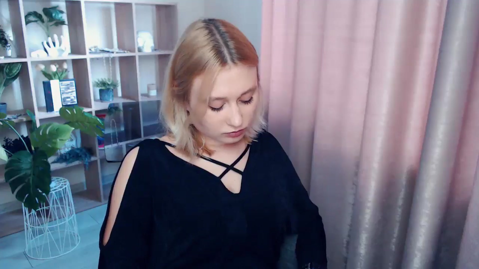 Gallery image thumbnail from Kukla_kolduna's myfreecams stream on, 06/20/2025, 18:08 image 8 of 20
