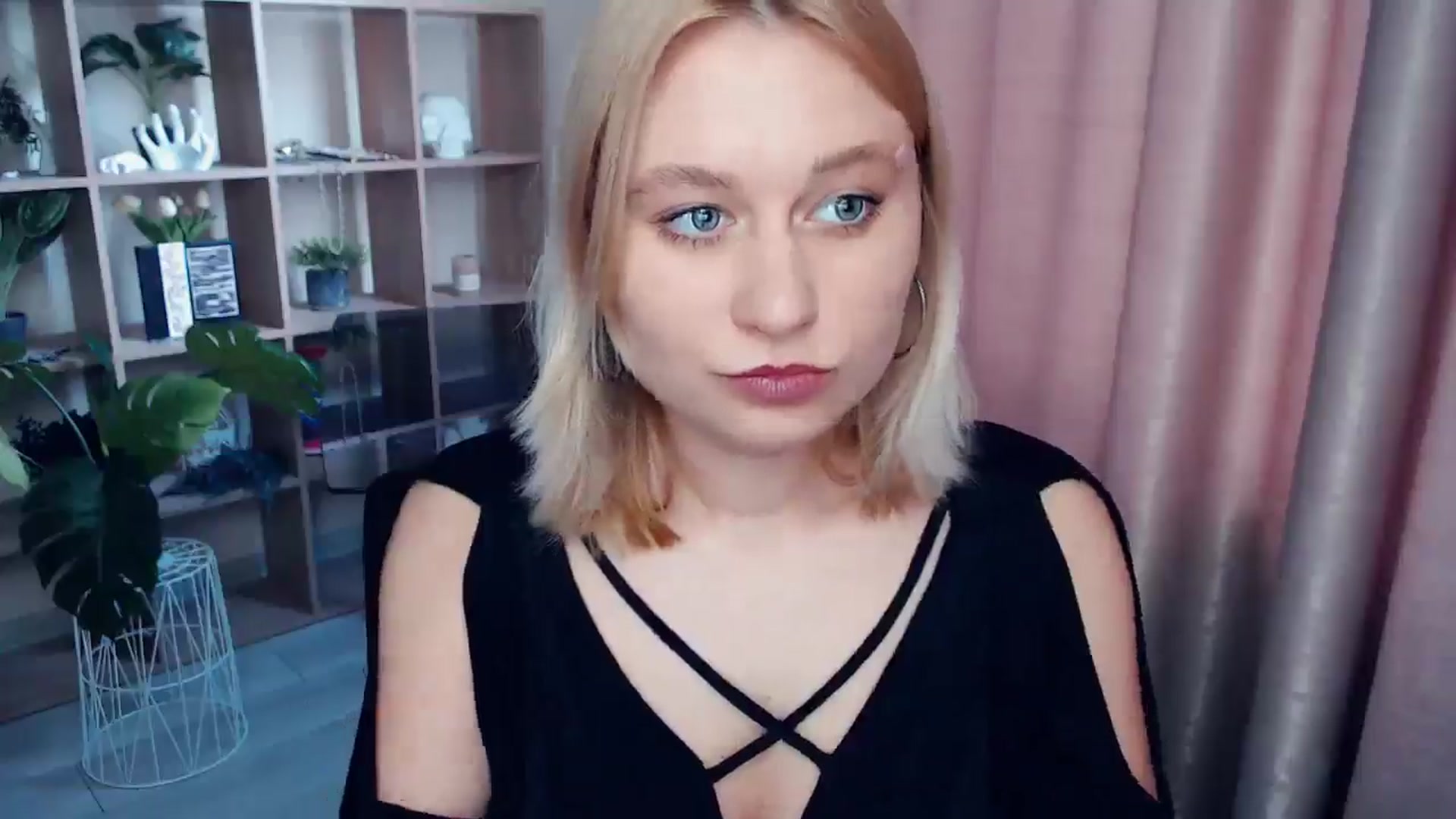 Gallery image thumbnail from Kukla_kolduna's myfreecams stream on, 06/20/2025, 18:08 image 13 of 20