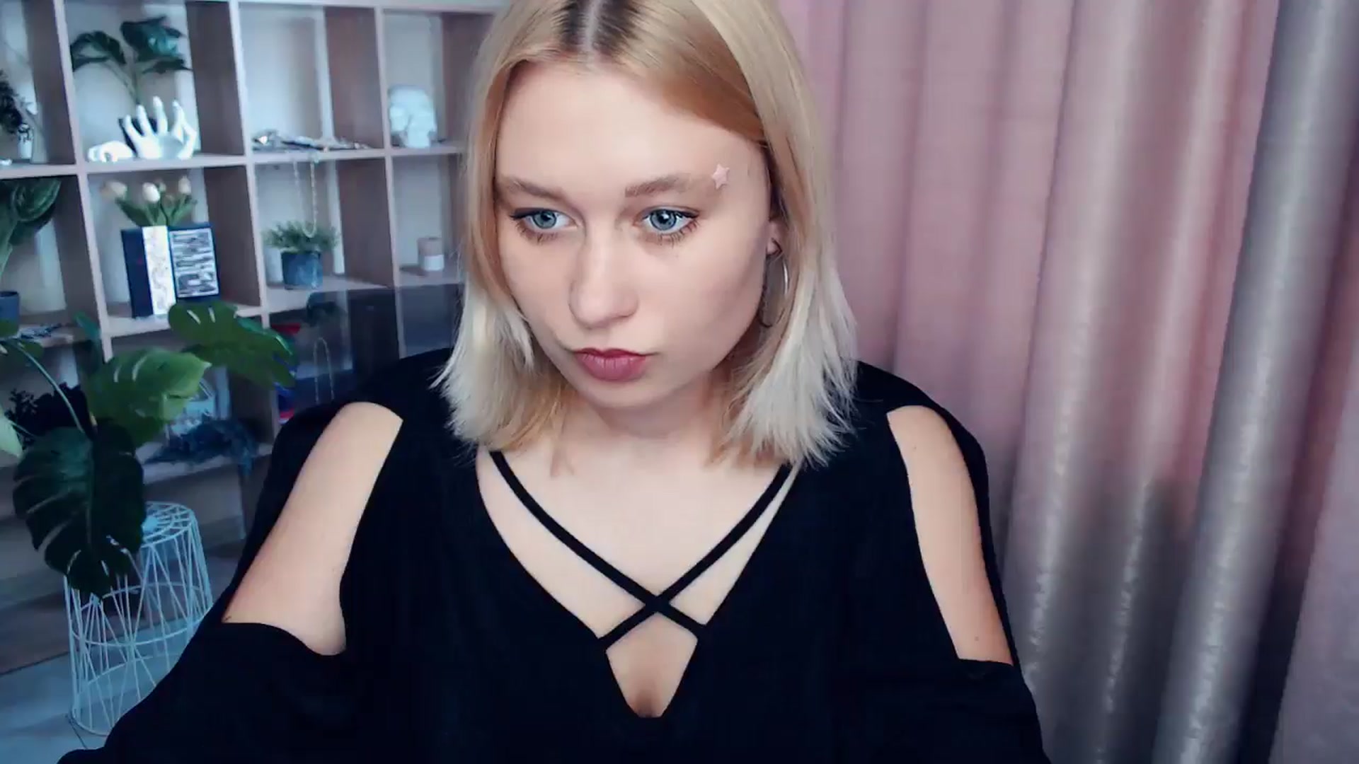 Gallery image thumbnail from Kukla_kolduna's myfreecams stream on, 06/20/2025, 18:08 image 11 of 20