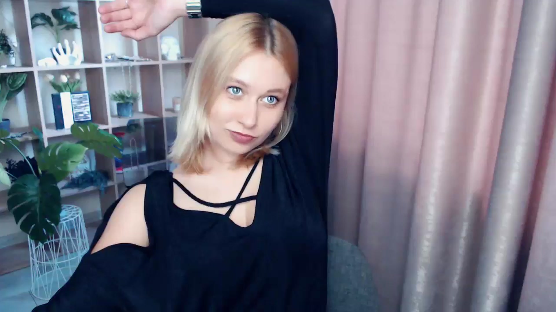 Gallery image thumbnail from Kukla_kolduna's myfreecams stream on, 06/20/2025, 18:08 image 14 of 20