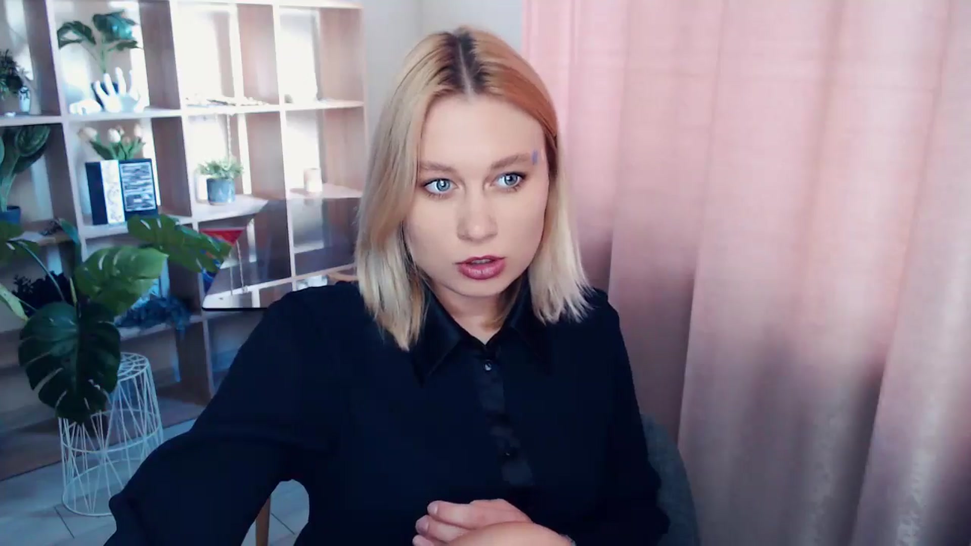 Gallery image thumbnail from Kukla_kolduna's myfreecams stream on, 06/21/2025, 16:35 image 8 of 20