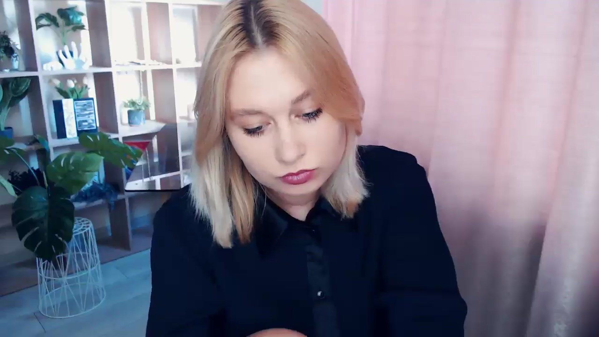 Gallery image thumbnail from Kukla_kolduna's myfreecams stream on, 06/21/2025, 16:35 image 3 of 20