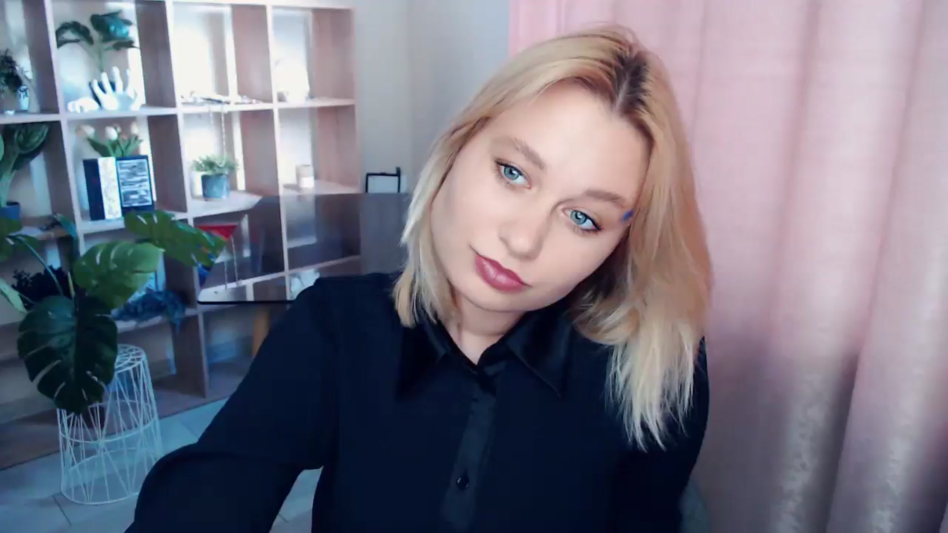 Gallery image thumbnail from Kukla_kolduna's myfreecams stream on, 06/21/2025, 16:35 image 19 of 20