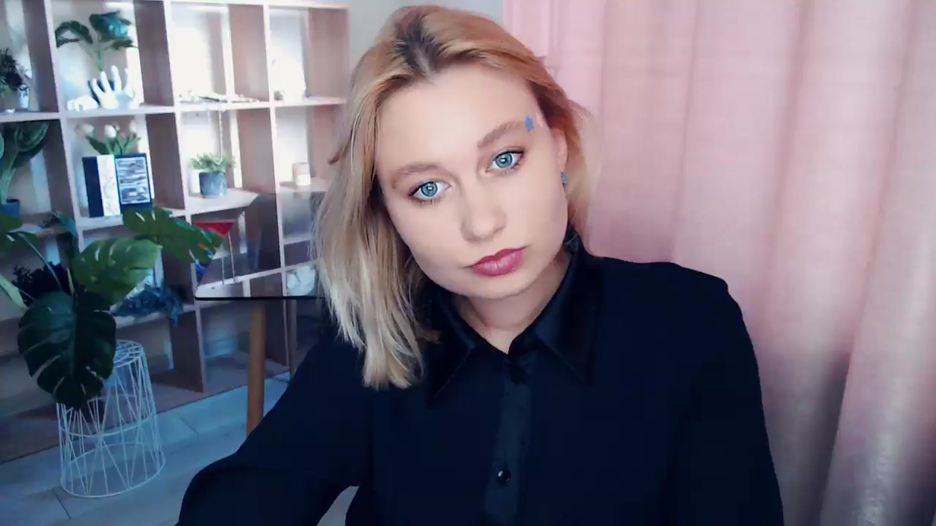 Gallery image thumbnail from Kukla_kolduna's myfreecams stream on, 06/21/2025, 16:35 image 16 of 20