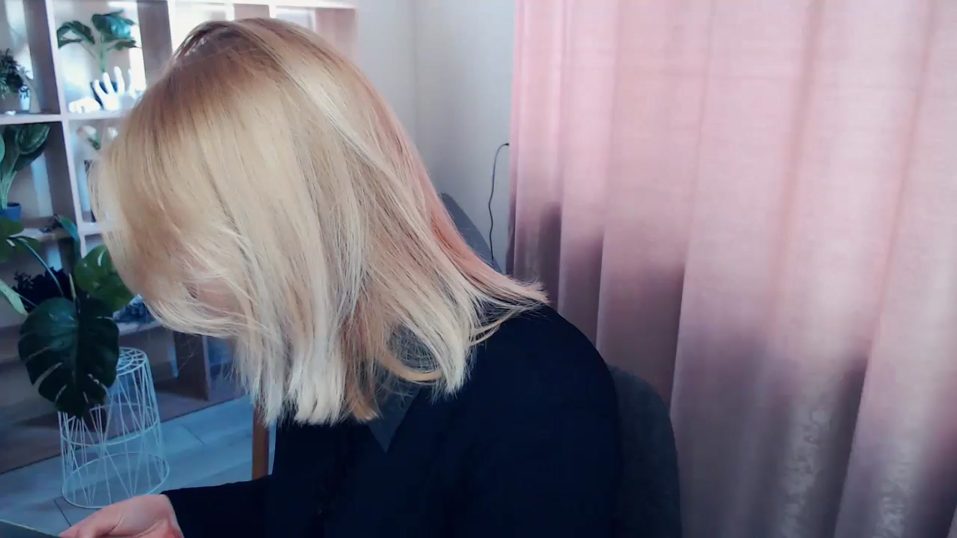 Gallery image thumbnail from Kukla_kolduna's myfreecams stream on, 06/21/2025, 16:35 image 1 of 20
