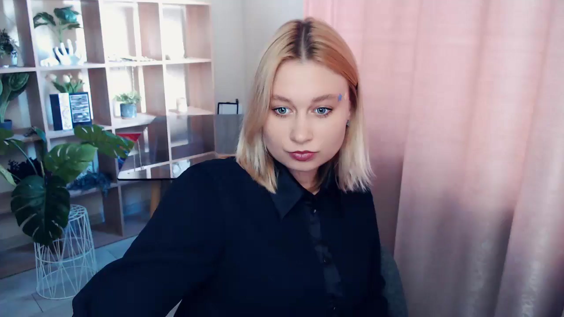 Gallery image thumbnail from Kukla_kolduna's myfreecams stream on, 06/21/2025, 16:35 image 9 of 20