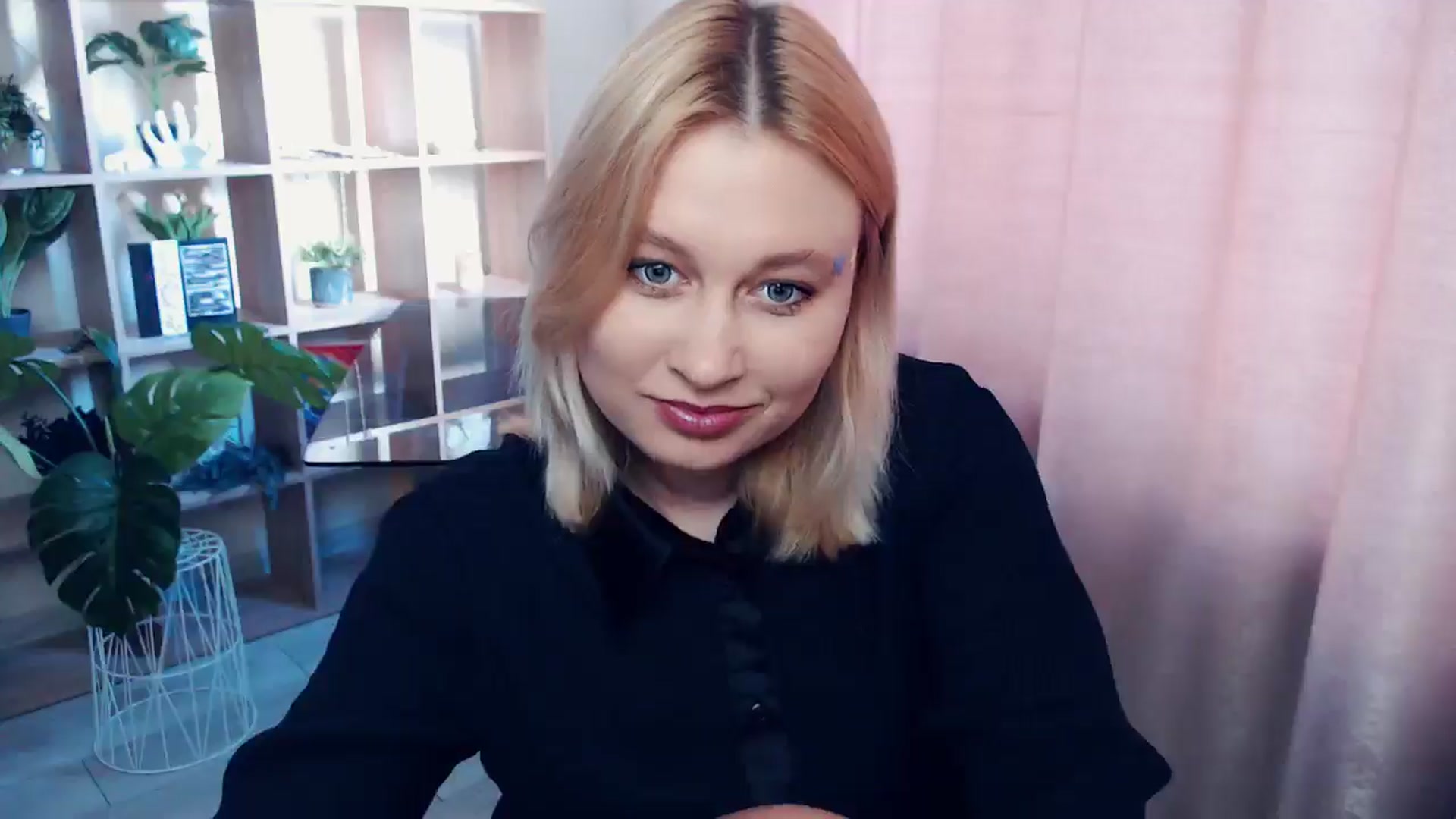 Gallery image thumbnail from Kukla_kolduna's myfreecams stream on, 06/21/2025, 16:35 image 4 of 20