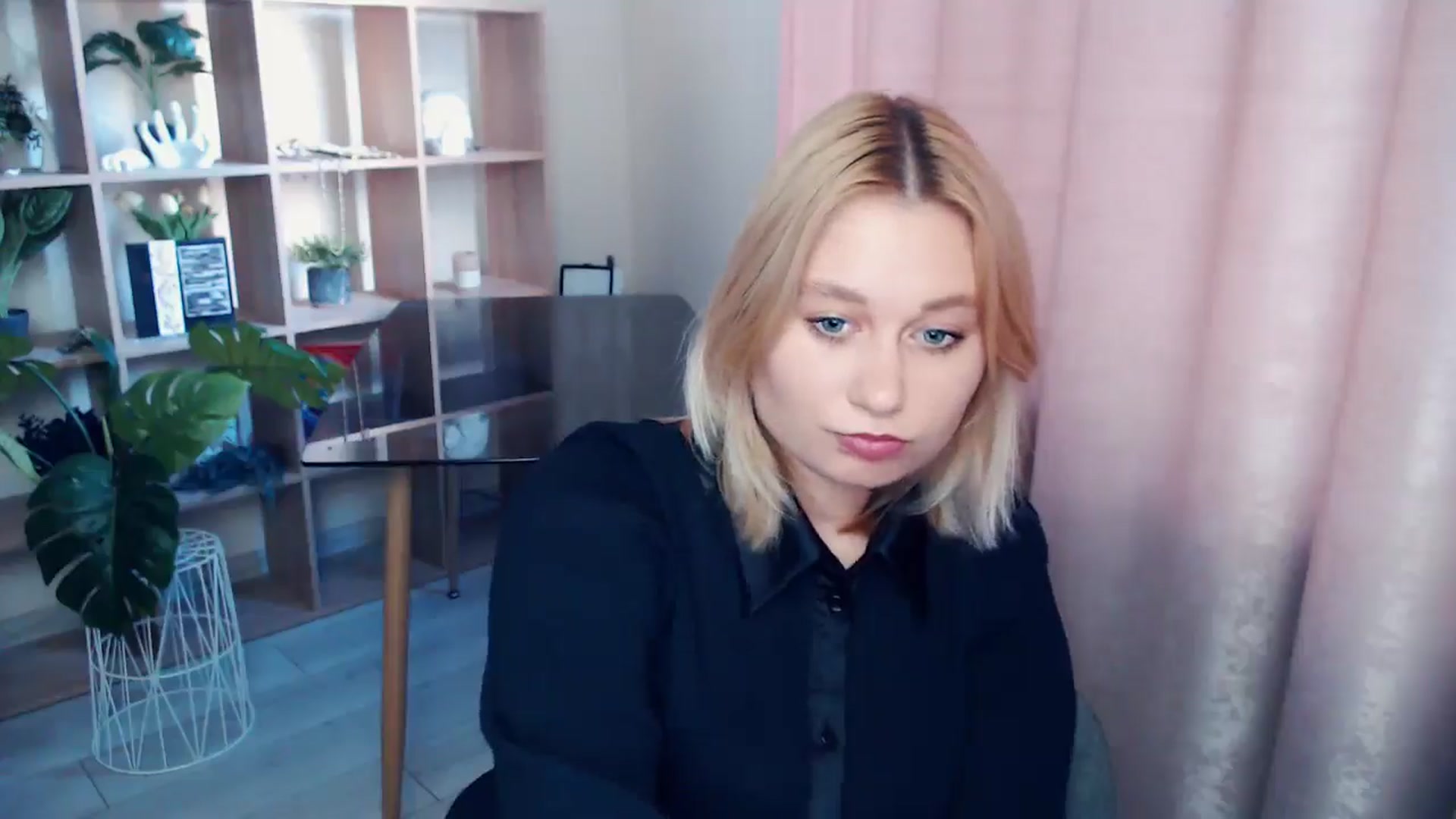 Gallery image thumbnail from Kukla_kolduna's myfreecams stream on, 06/21/2025, 17:27 image 13 of 20