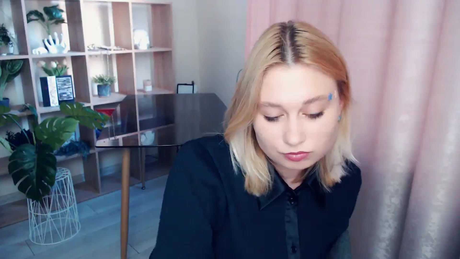 Gallery image thumbnail from Kukla_kolduna's myfreecams stream on, 06/21/2025, 17:27 image 19 of 20
