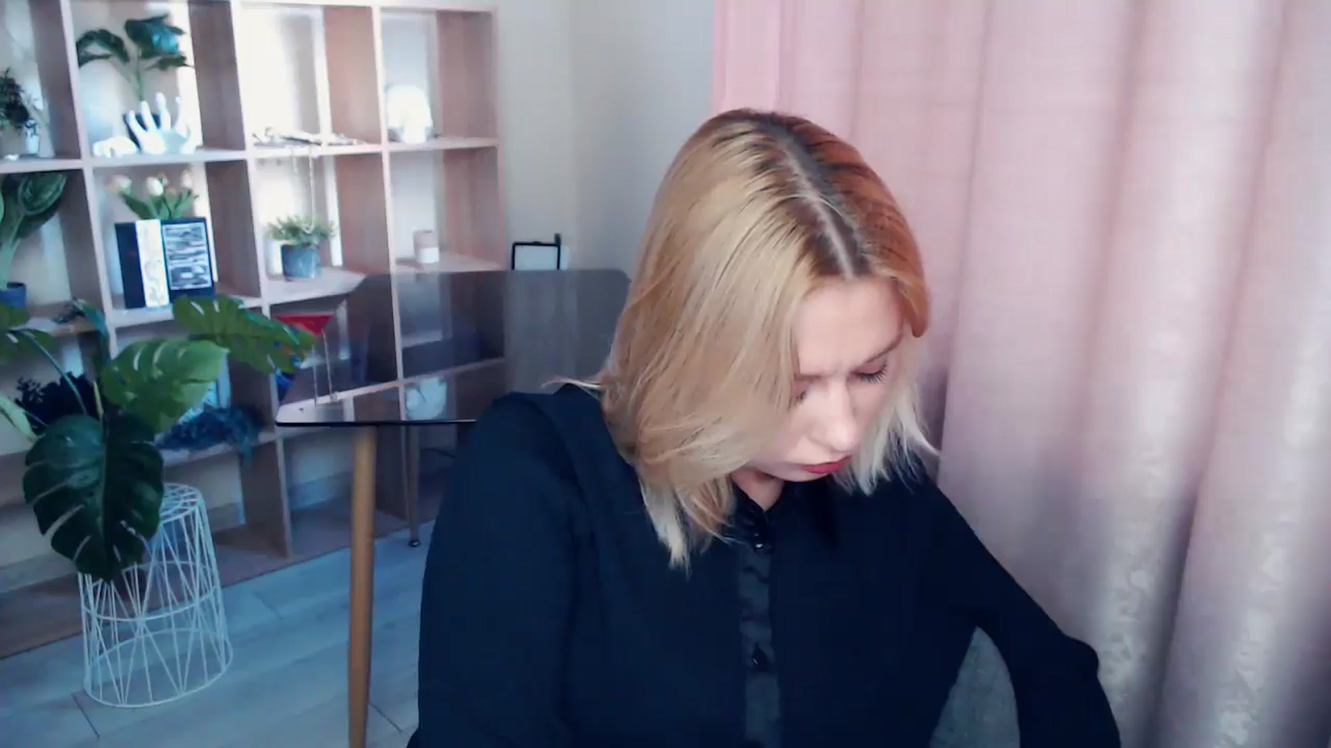 Gallery image thumbnail from Kukla_kolduna's myfreecams stream on, 06/21/2025, 17:27 image 14 of 20
