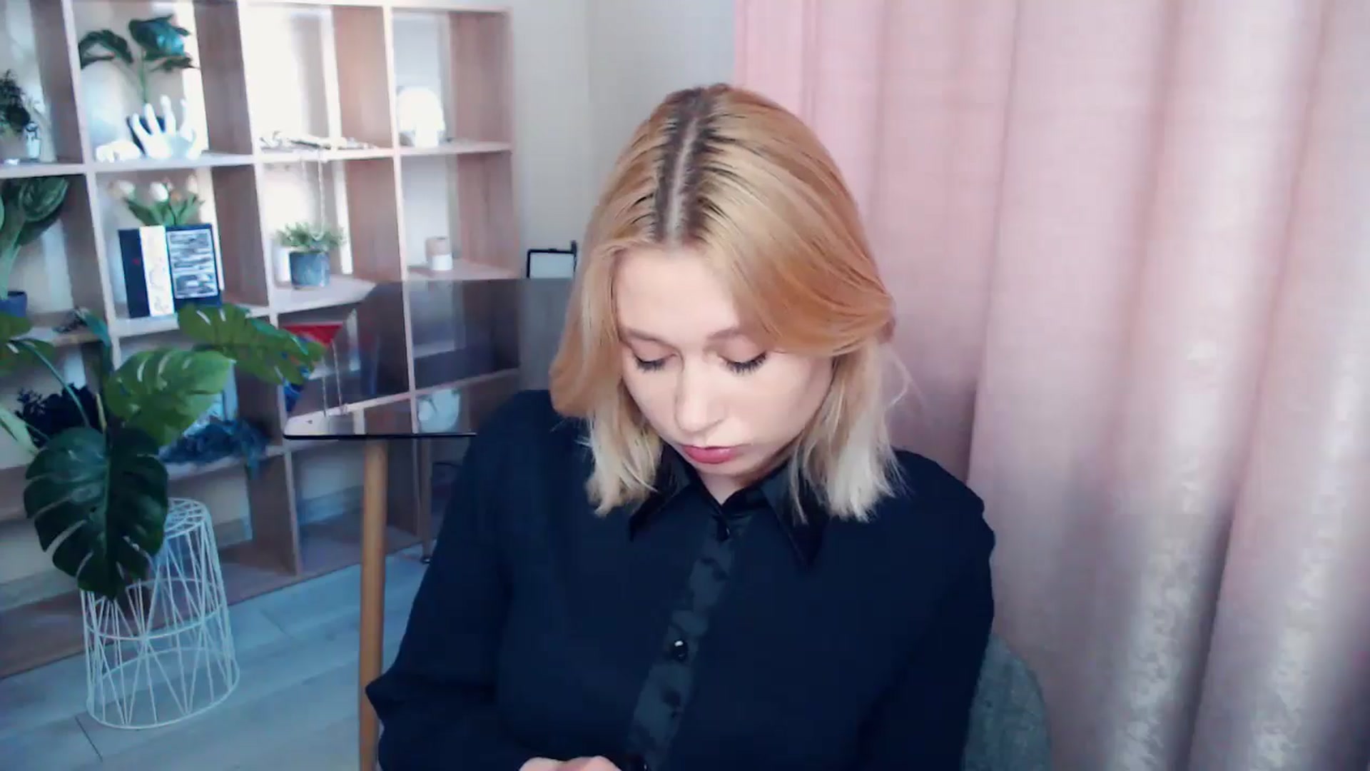 Gallery image thumbnail from Kukla_kolduna's myfreecams stream on, 06/21/2025, 17:27 image 16 of 20