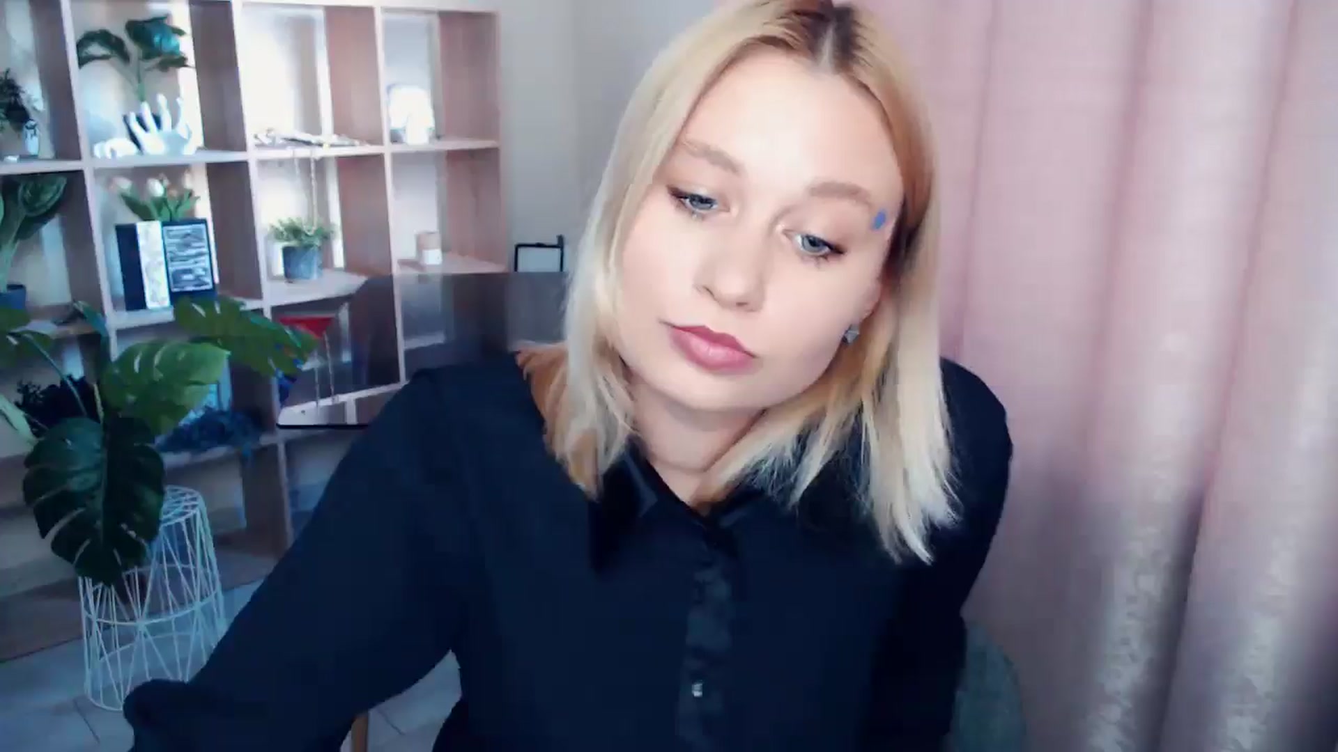 Gallery image thumbnail from Kukla_kolduna's myfreecams stream on, 06/21/2025, 17:27 image 8 of 20
