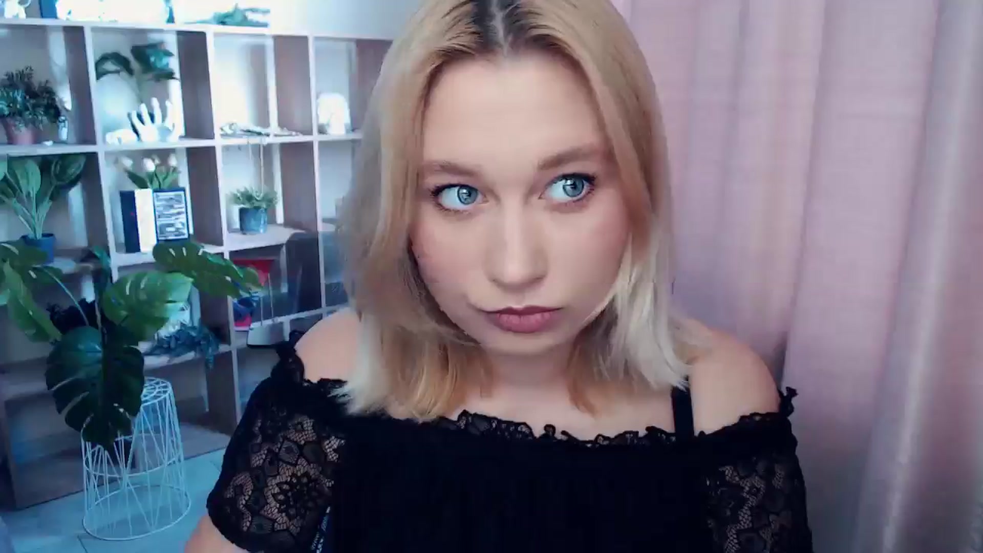 Gallery image thumbnail from Kukla_kolduna's myfreecams stream on, 06/22/2025, 14:56 image 13 of 20