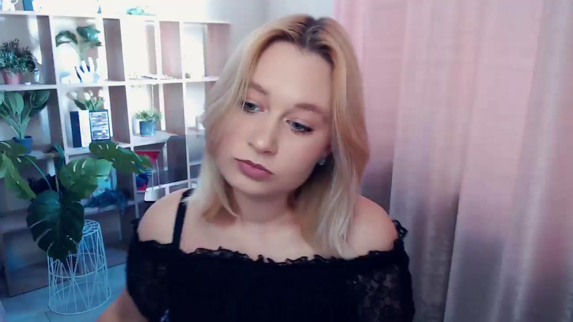 Gallery image thumbnail from Kukla_kolduna's myfreecams stream on, 06/22/2025, 14:56 image 4 of 20