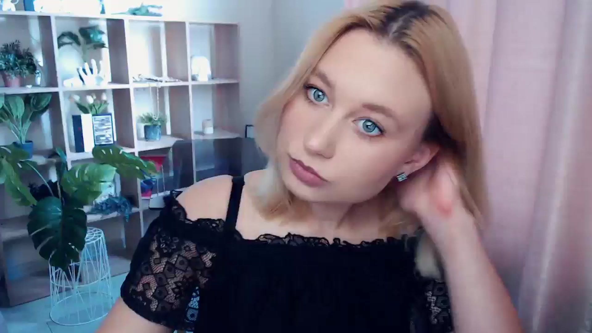 Gallery image thumbnail from Kukla_kolduna's myfreecams stream on, 06/22/2025, 14:56 image 12 of 20