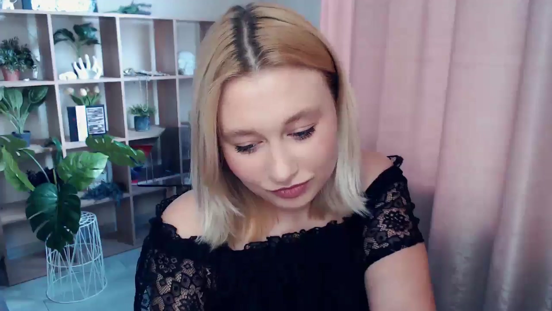 Gallery image thumbnail from Kukla_kolduna's myfreecams stream on, 06/22/2025, 16:53 image 6 of 20