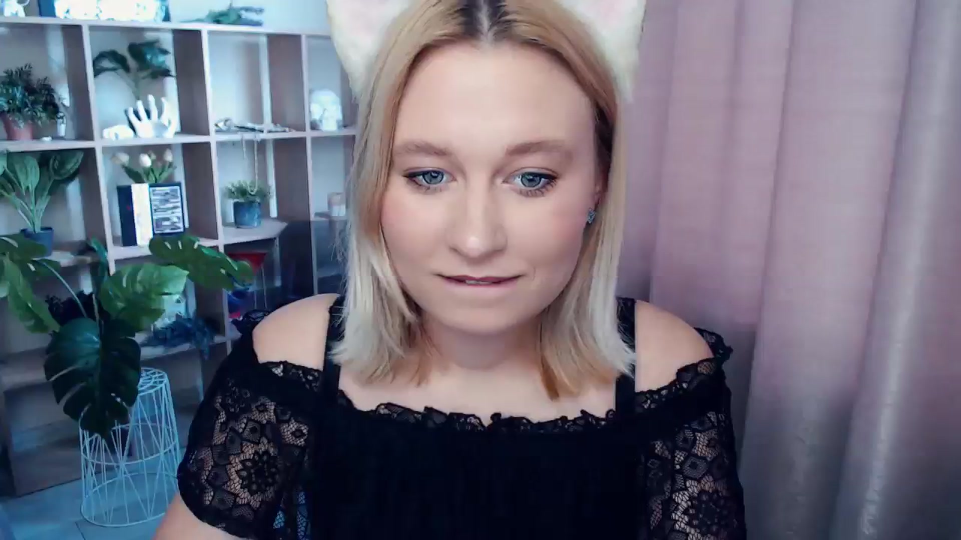 Gallery image thumbnail from Kukla_kolduna's myfreecams stream on, 06/22/2025, 16:53 image 15 of 20