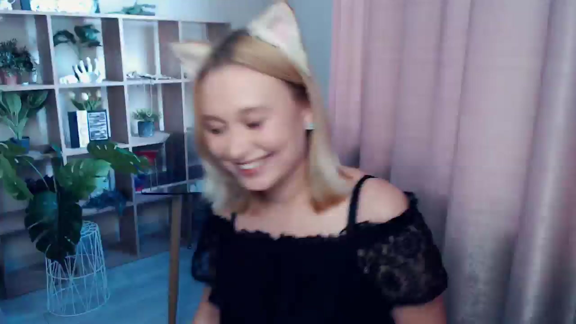 Gallery image thumbnail from Kukla_kolduna's myfreecams stream on, 06/22/2025, 16:53 image 16 of 20