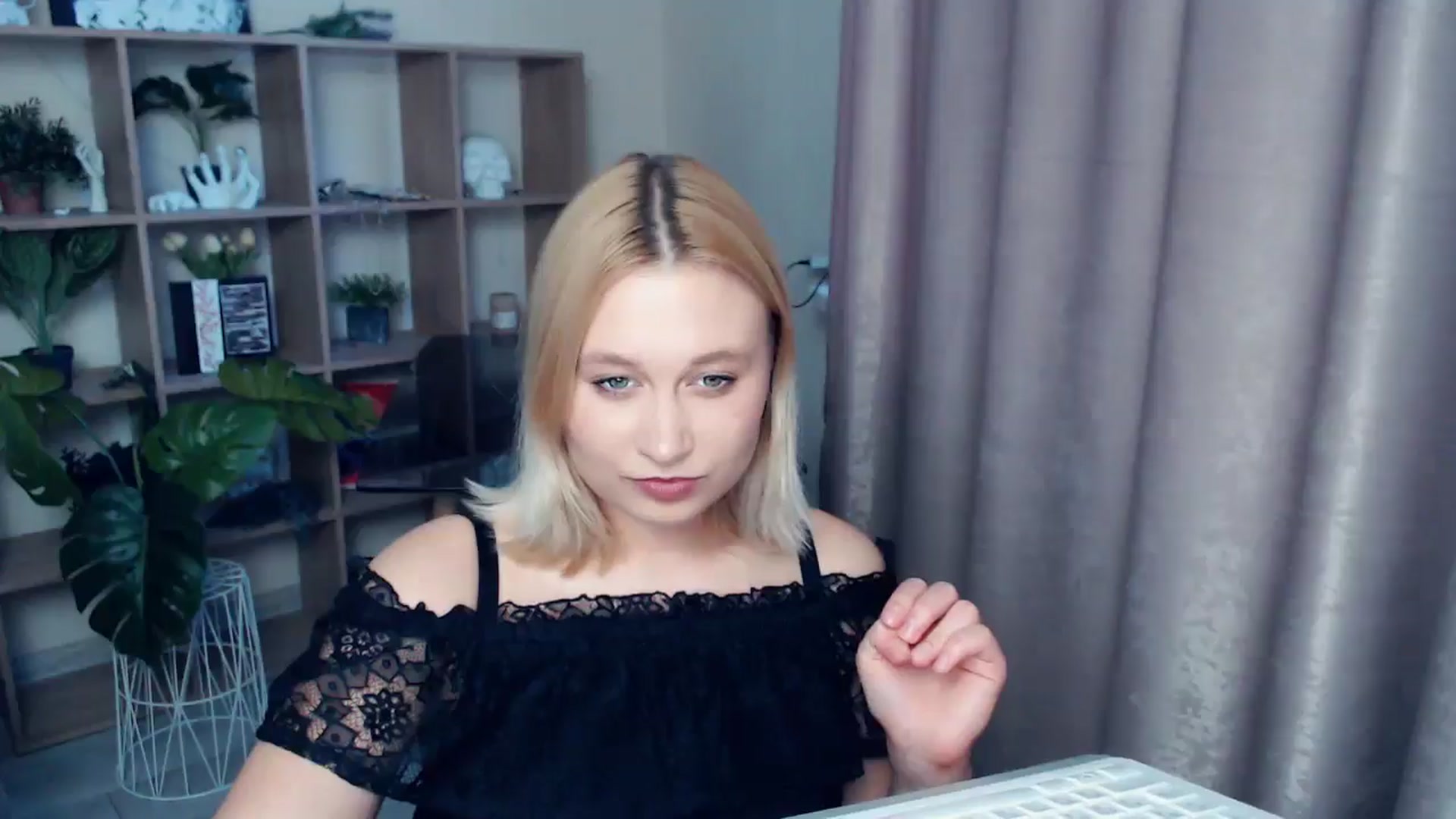 Gallery image thumbnail from Kukla_kolduna's myfreecams stream on, 06/22/2025, 18:11 image 20 of 20