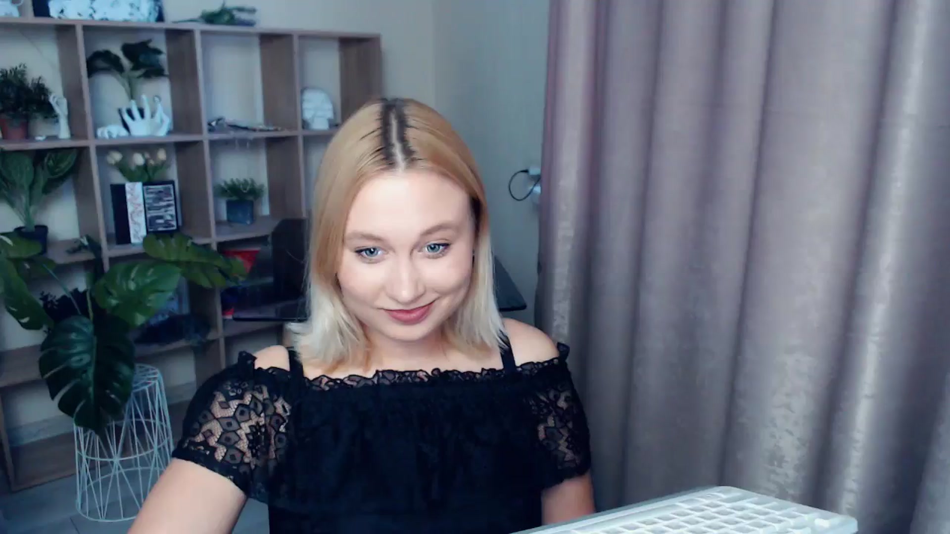 Gallery image thumbnail from Kukla_kolduna's myfreecams stream on, 06/22/2025, 18:11 image 19 of 20