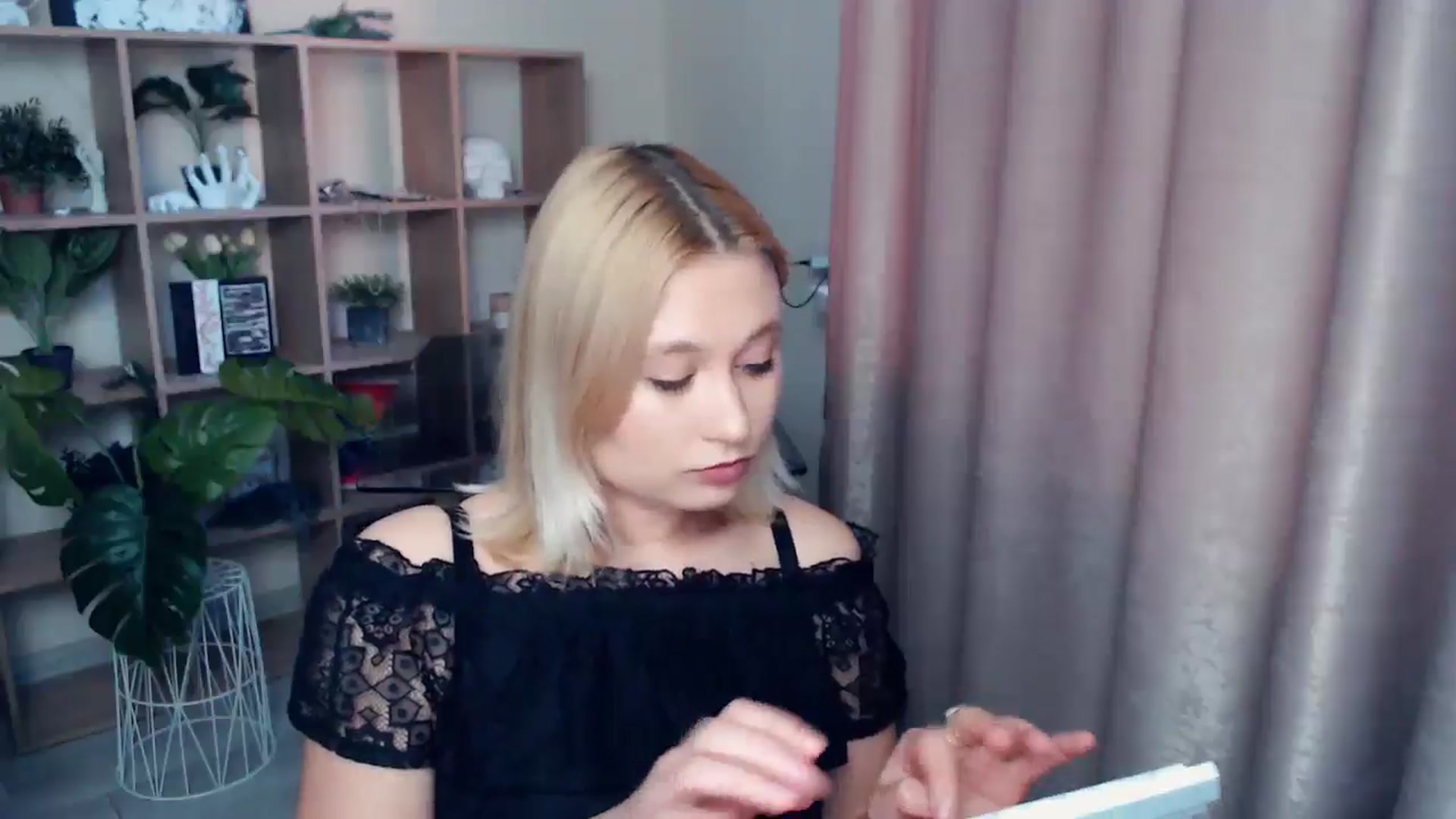 Gallery image thumbnail from Kukla_kolduna's myfreecams stream on, 06/22/2025, 18:11 image 14 of 20