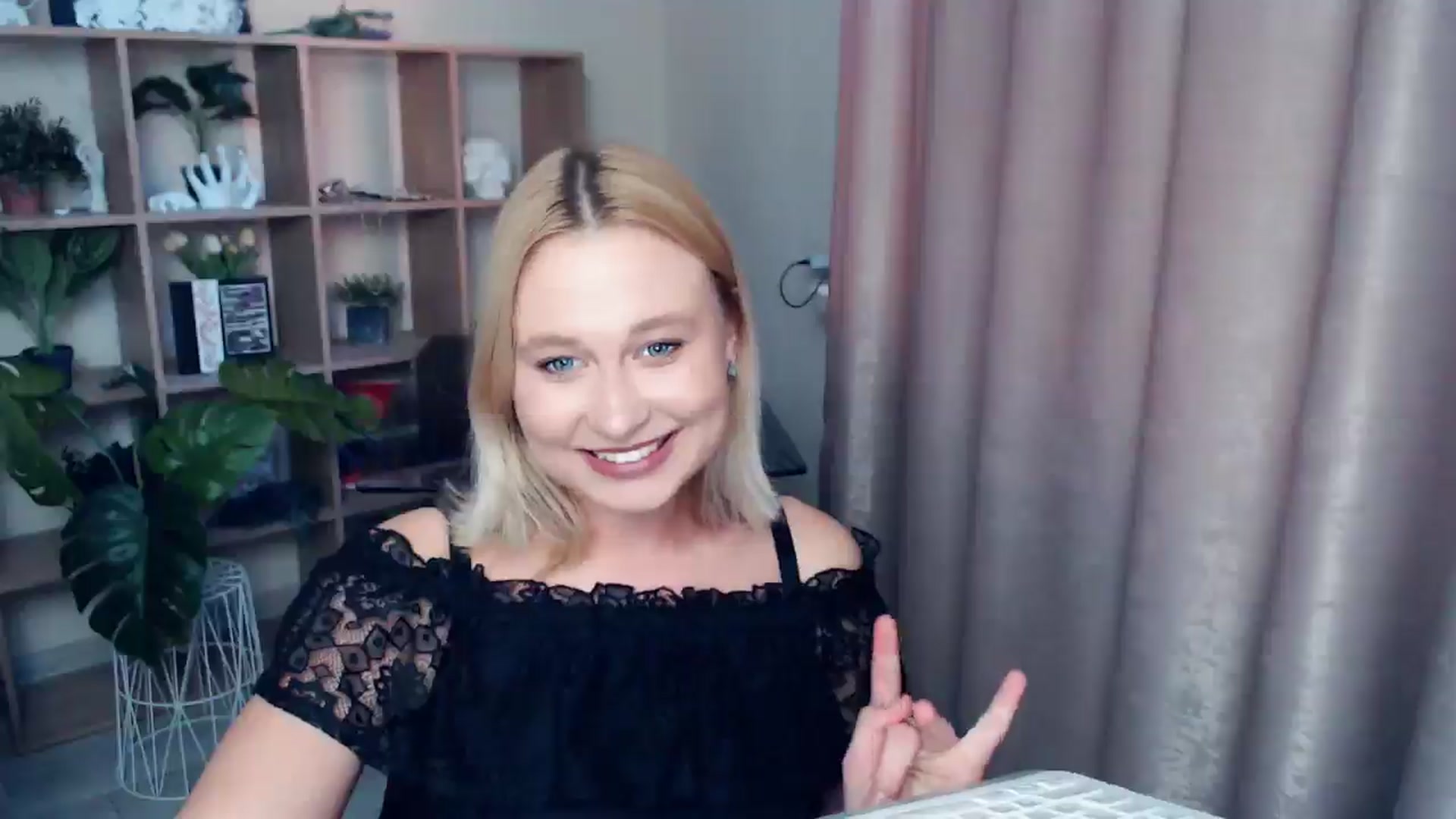 Gallery image thumbnail from Kukla_kolduna's myfreecams stream on, 06/22/2025, 18:11 image 13 of 20