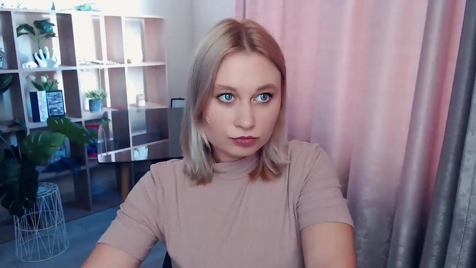 Gallery image thumbnail from Kukla_kolduna's myfreecams stream on, 06/26/2025, 15:05 image 14 of 20