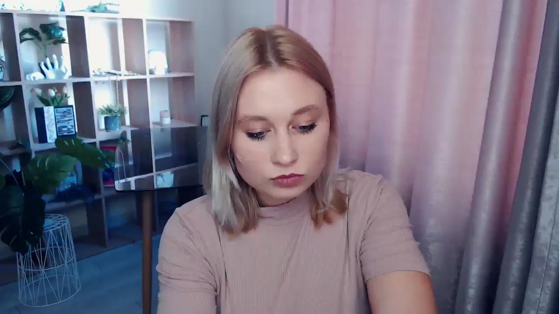 Gallery image thumbnail from Kukla_kolduna's myfreecams stream on, 06/26/2025, 15:05 image 13 of 20