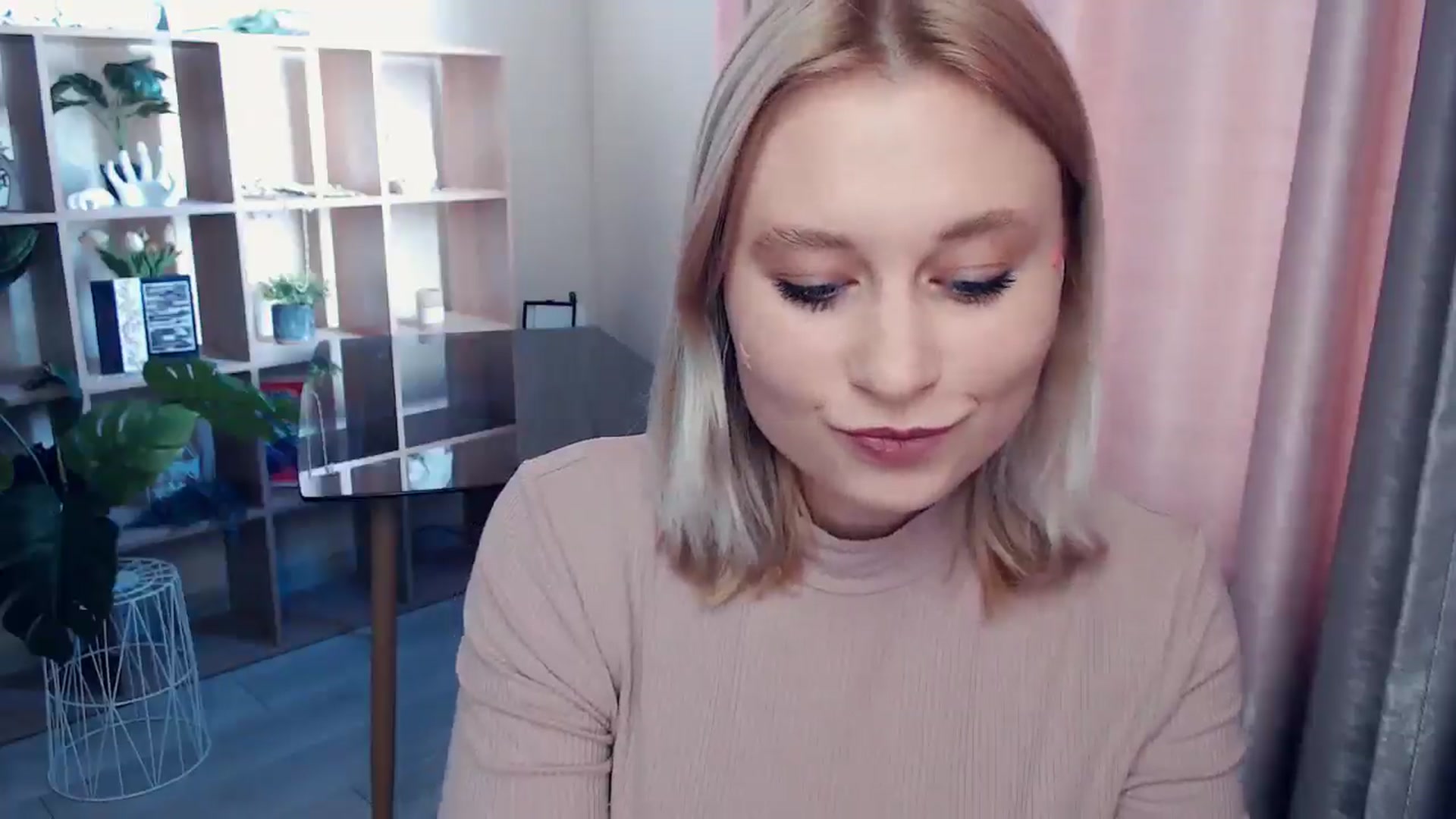Gallery image thumbnail from Kukla_kolduna's myfreecams stream on, 06/26/2025, 15:05 image 18 of 20
