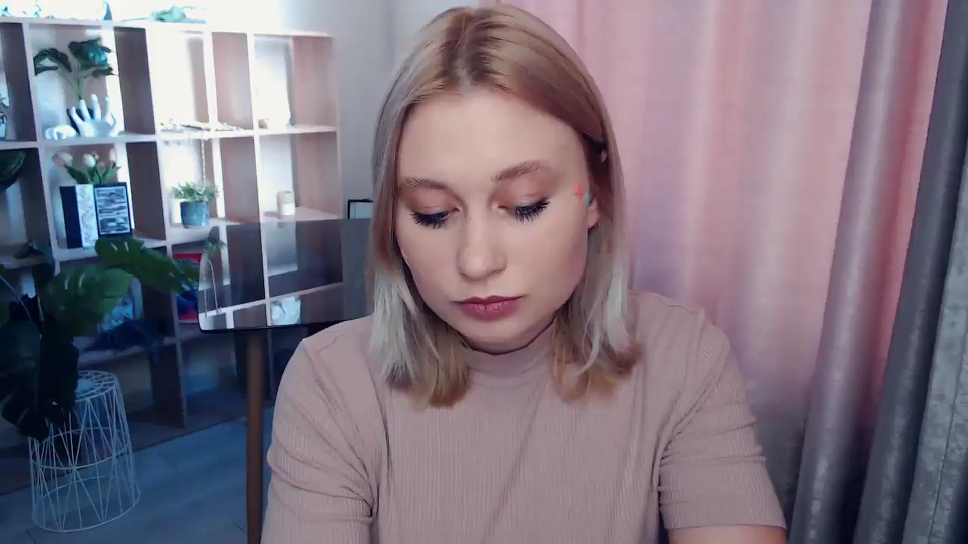 Gallery image thumbnail from Kukla_kolduna's myfreecams stream on, 06/26/2025, 15:05 image 7 of 20