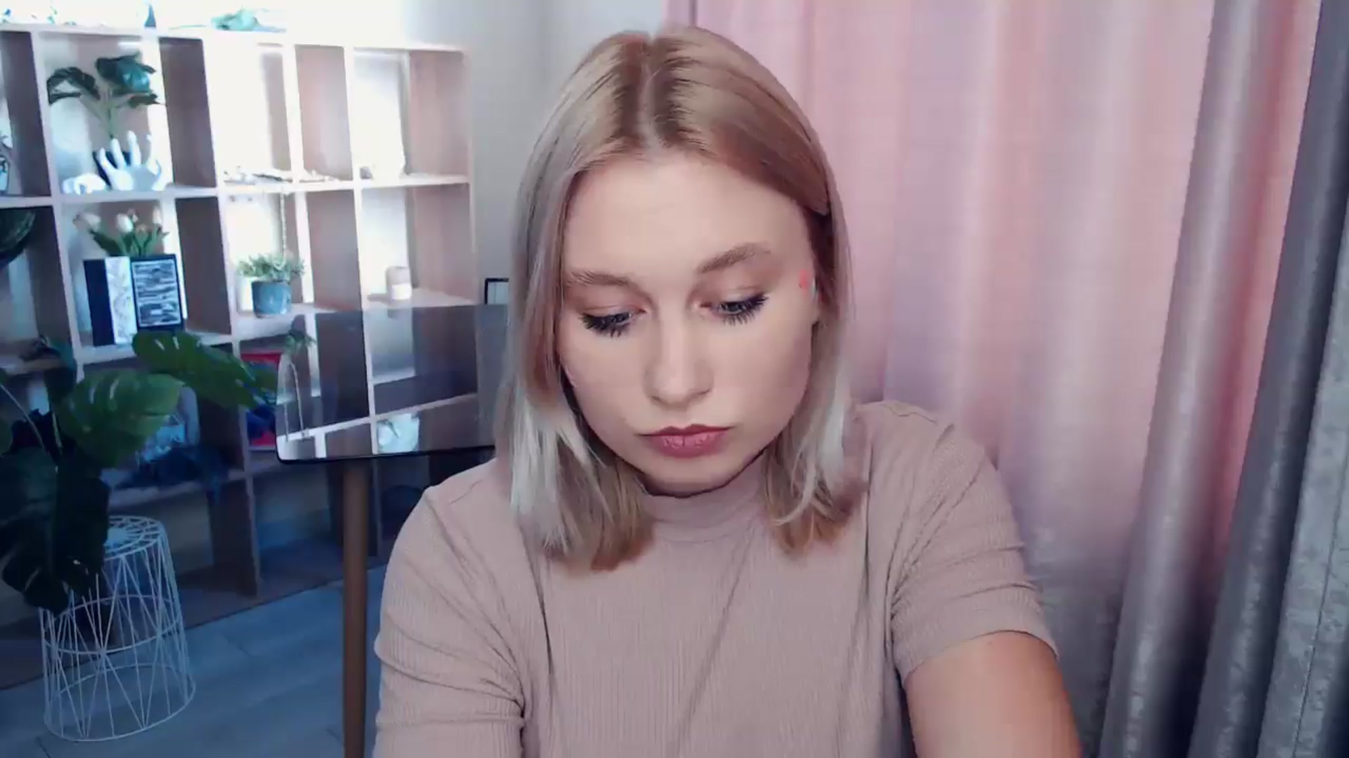 Gallery image thumbnail from Kukla_kolduna's myfreecams stream on, 06/26/2025, 15:05 image 10 of 20